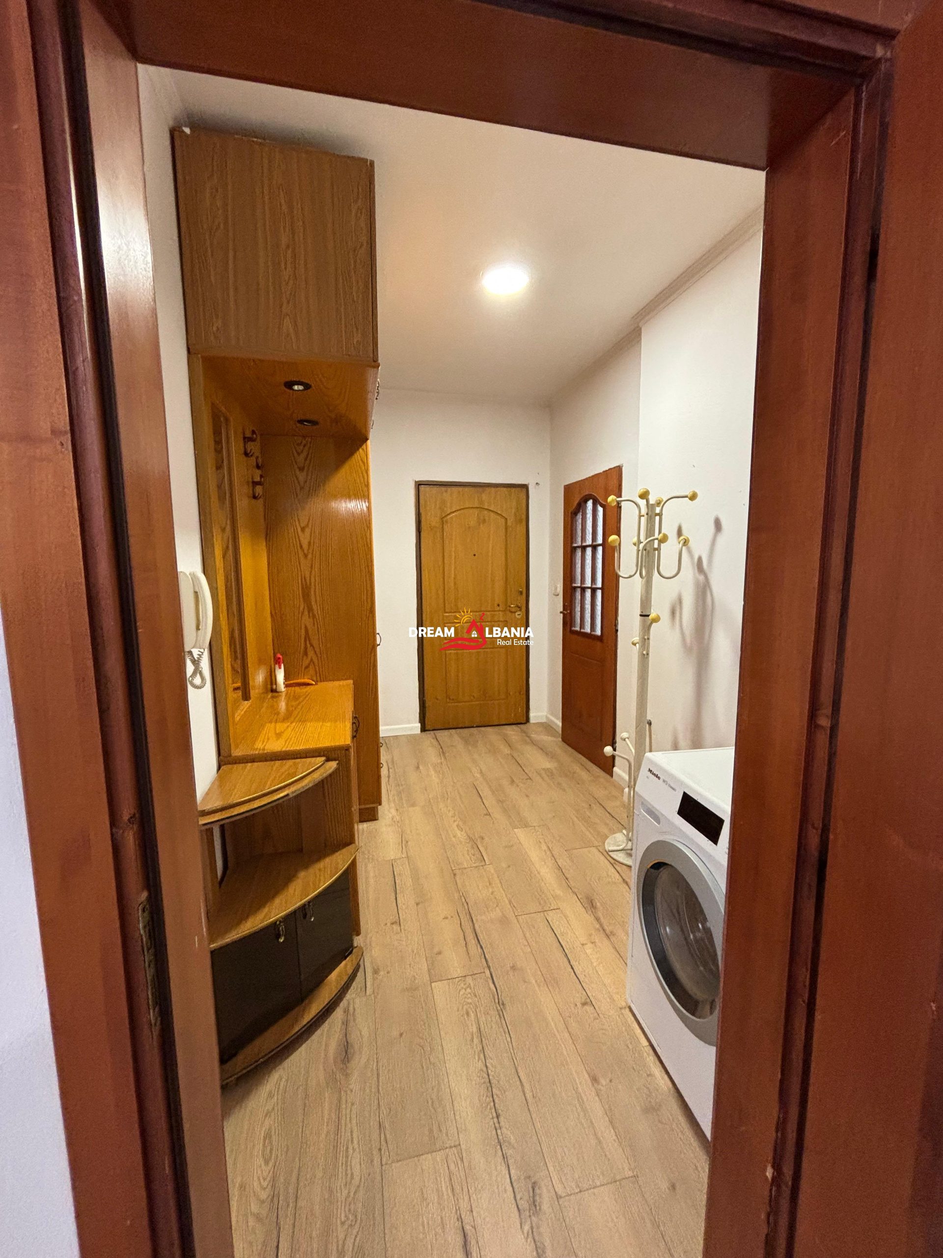 Jepet me qera apartament 3+1+2 wc+3 ballkone tek Rruga e Kavajës, Tirane (ID4231499) 3