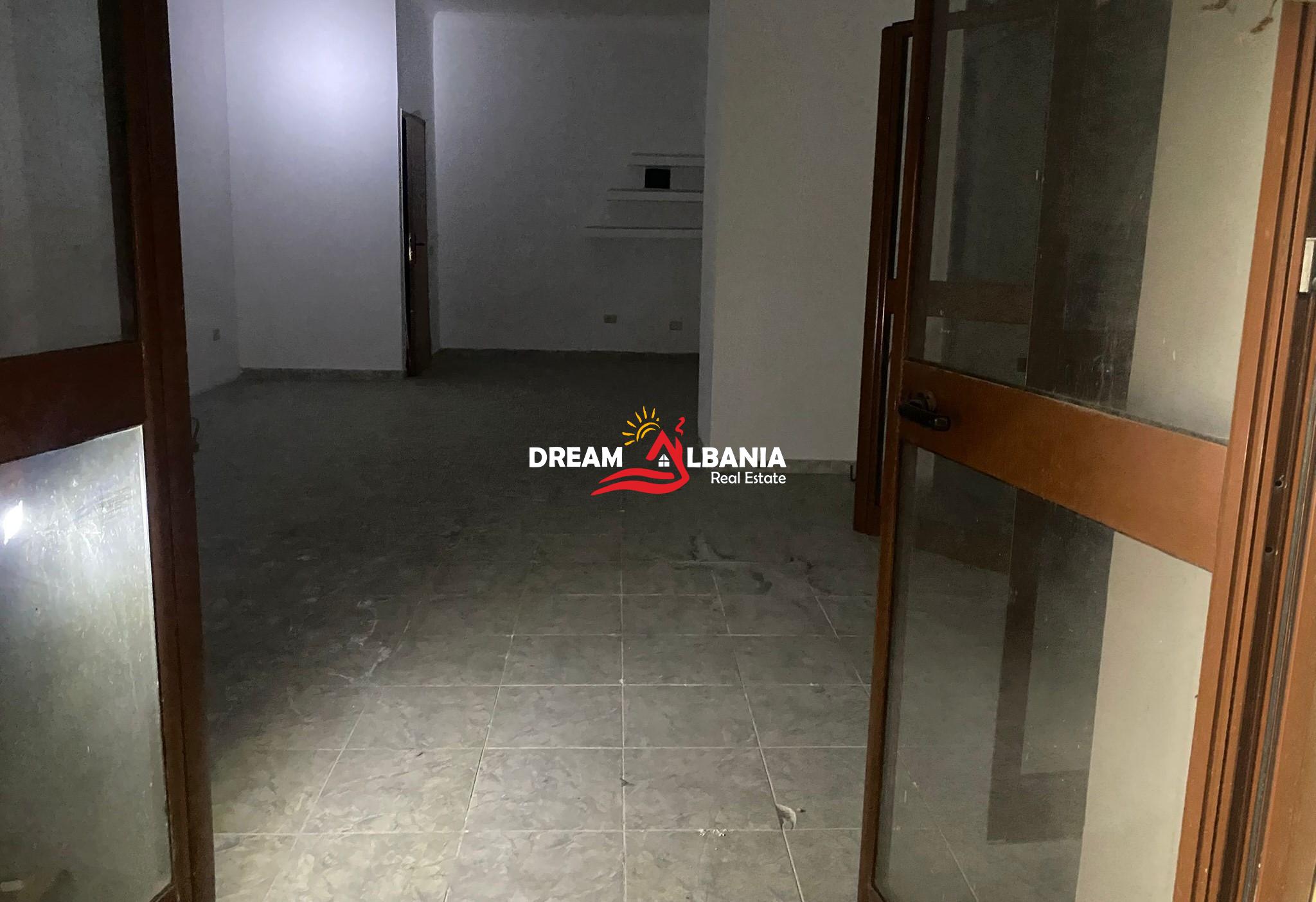 Dyqan/Zyre/Garsonjere per shitje ne zonen e Laprakes tek Rruga Dritan Hoxha ne Tirane (ID 4171621) 4