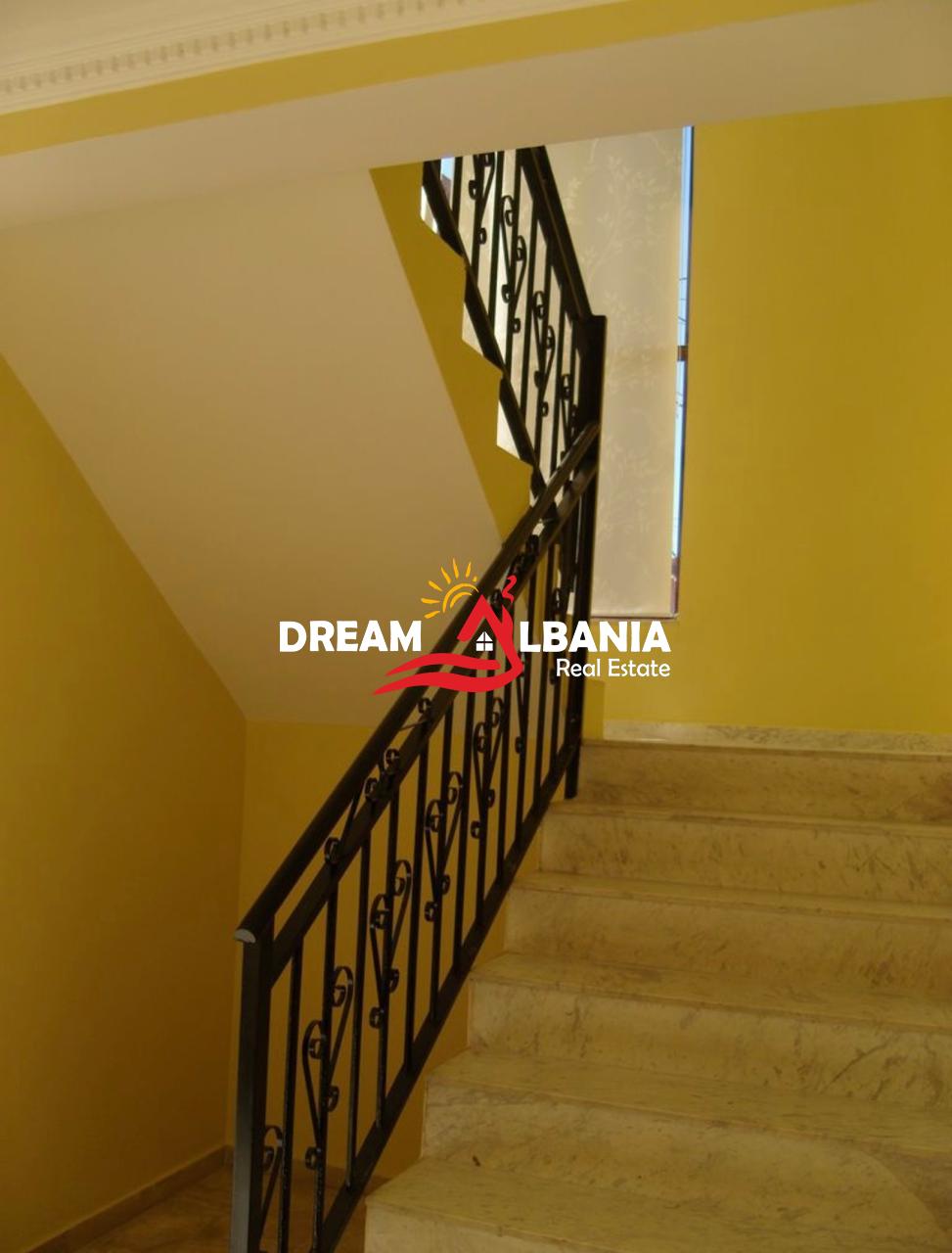 Vile 3 Kateshe ne shitje ne zonen e Don Bosco prane kompleksit Vizion Plus (ID 4151040).