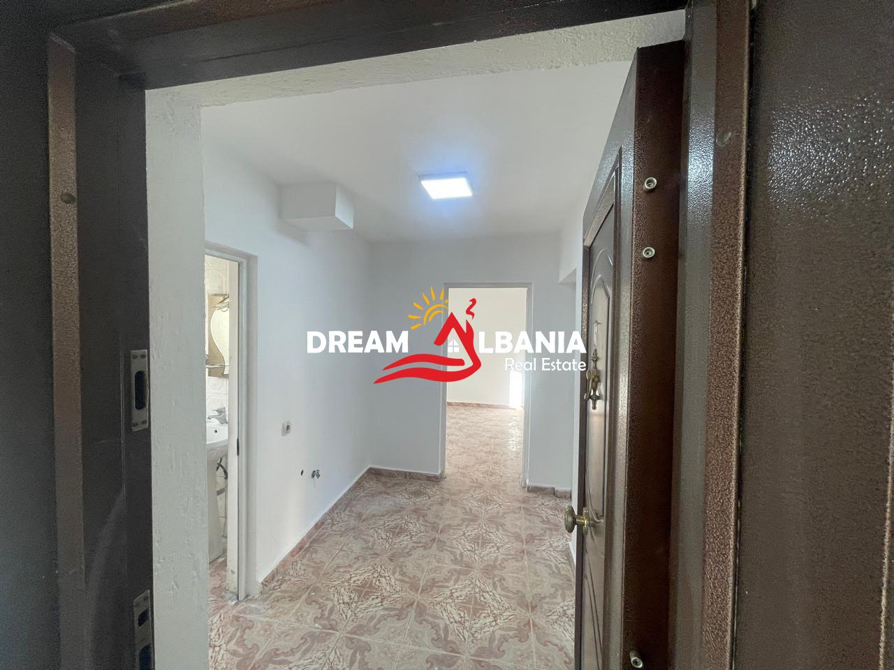Jepet me Qira Apartament 2+1 në Rrugën Ferit Xhajko (42215622) 2