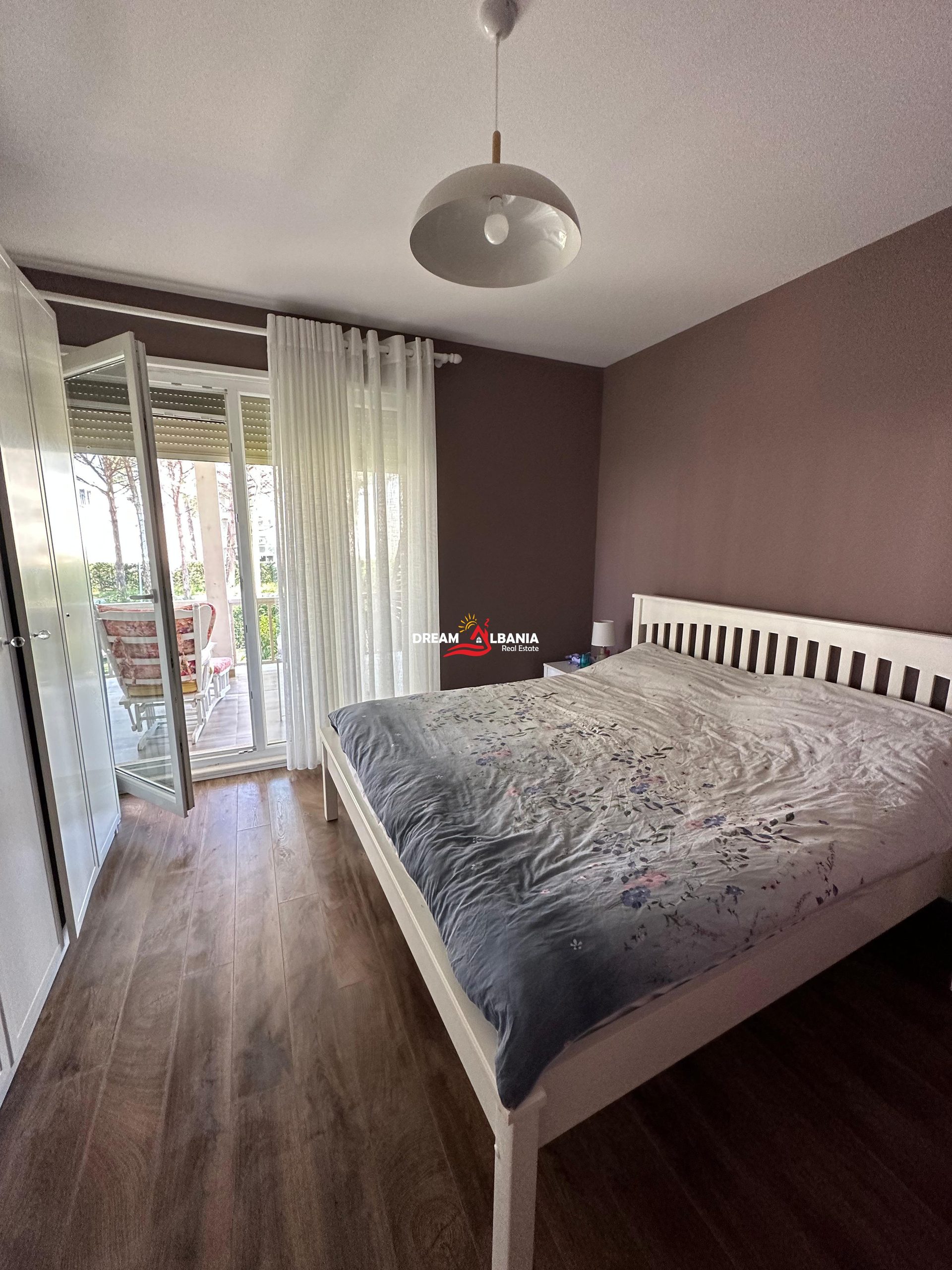 Vile 2 kateshe me verande dhe oborr ne shitje tek Kompleksi Lura 3 ne Gjirin e Lalzit ne Durres(ID 4151123)