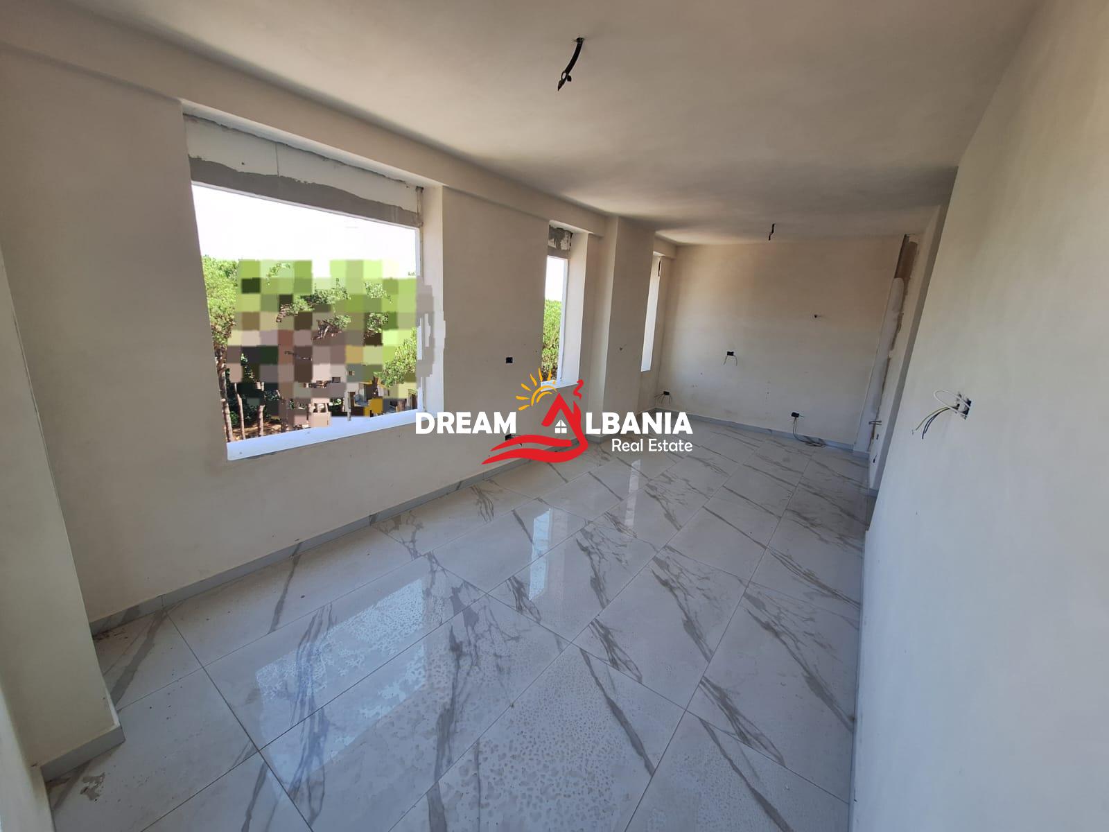Shitet Apartament 1+1 Tek Mali Robit, Golem (41111591) 2