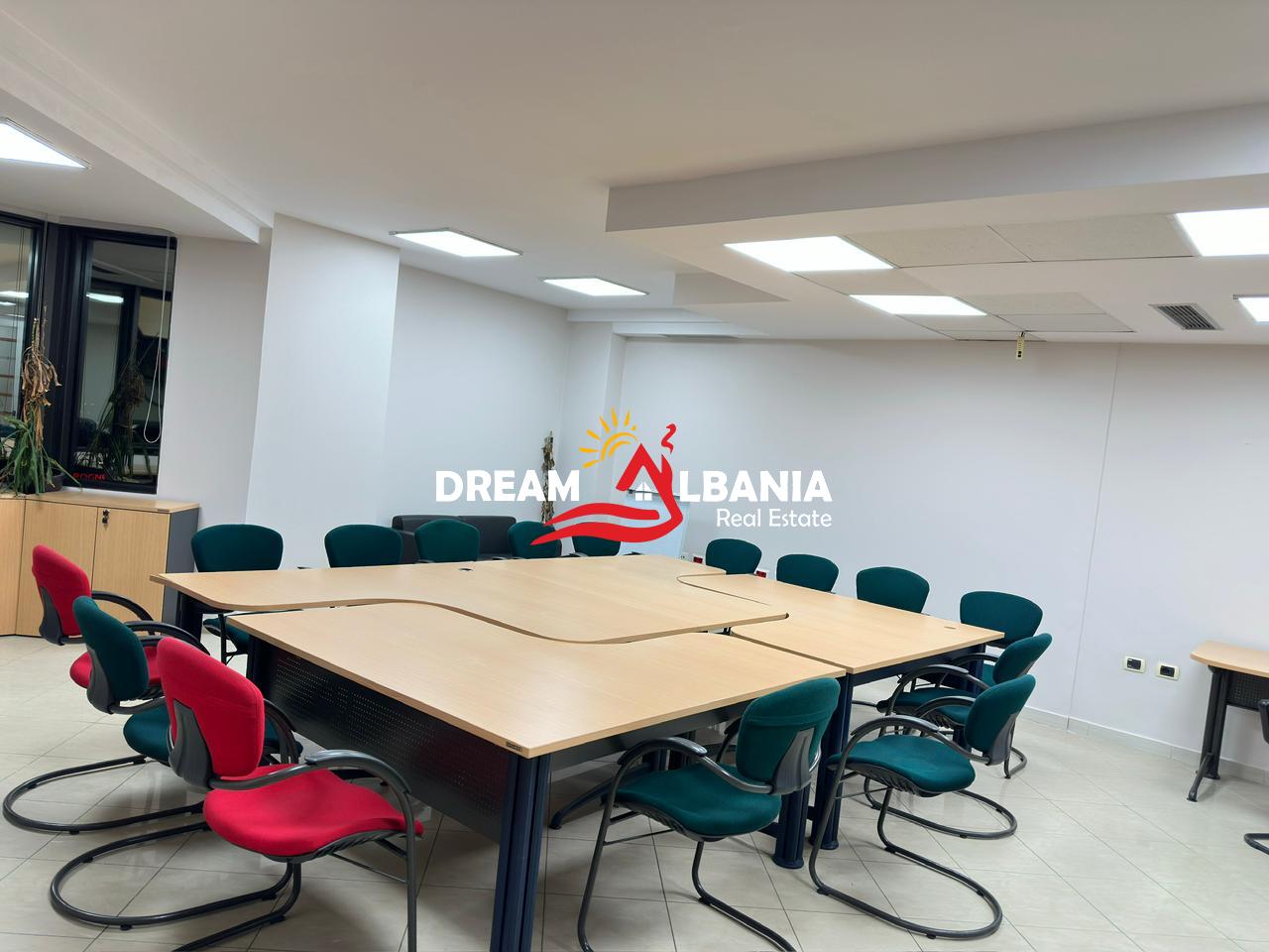 Zyre ekskluzive me qera tek Kullat Binjake, Tirane (ID 42611377) 2