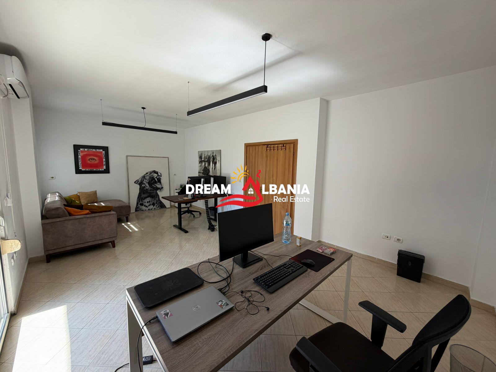 Jepet me qera zyre e mobiluar tek Komuna e Parisit, prane Kristal Center (ID 42611531) 2