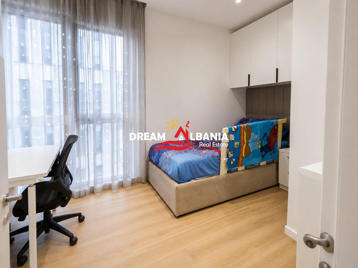 Jepet me Qera 3+1+2 Rruga 5 Maji tek Emerald Center ID(4231501) 4