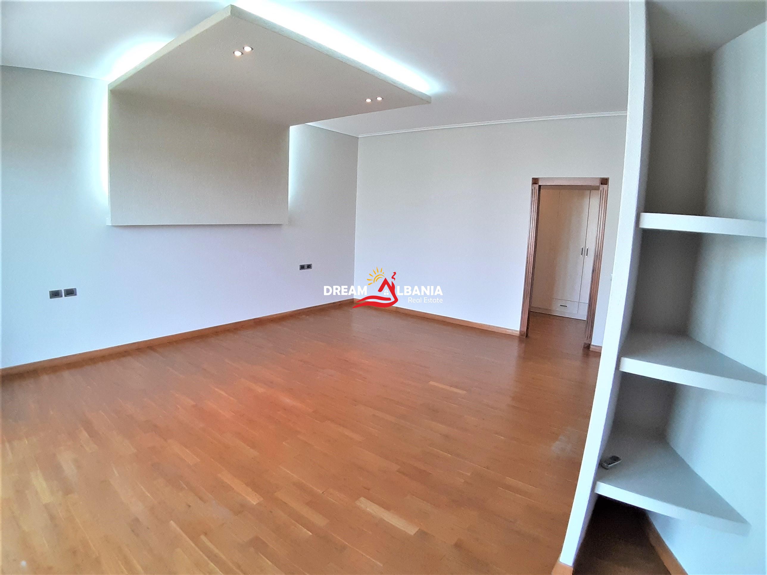 Vile ne shitje ne rrugen e Elbasanit prane vilave Gjermane ne Tirane (ID 4151047)