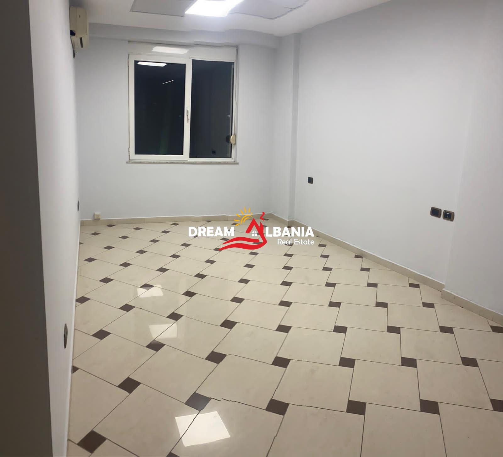Ambient per zyre me qera ne Bllok prane Juvenilies ne Tirane (ID 42611269)
