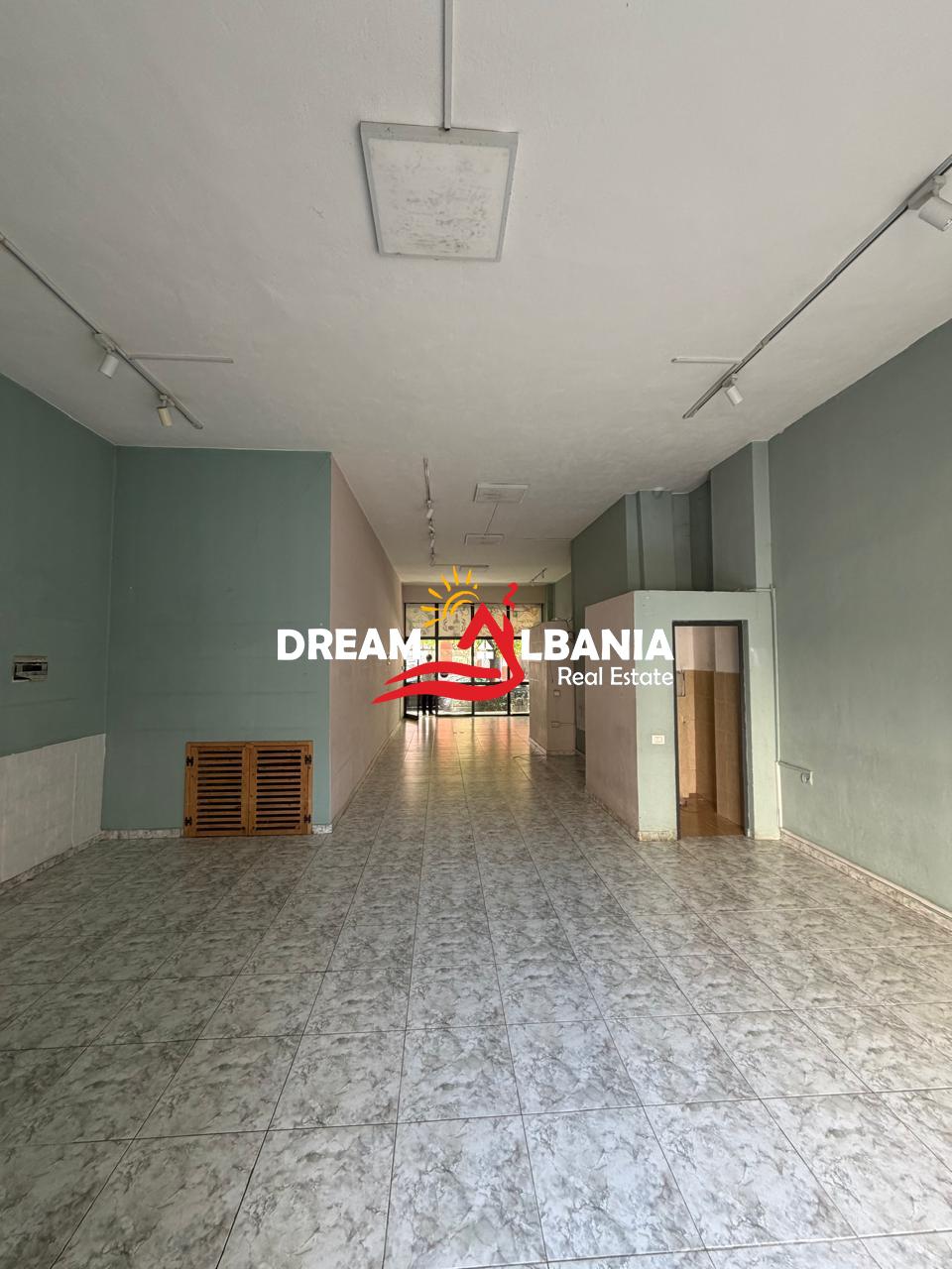 Jepet me Qira Dyqan ne zonen e 5 Maj, Tirane (42711183) 3