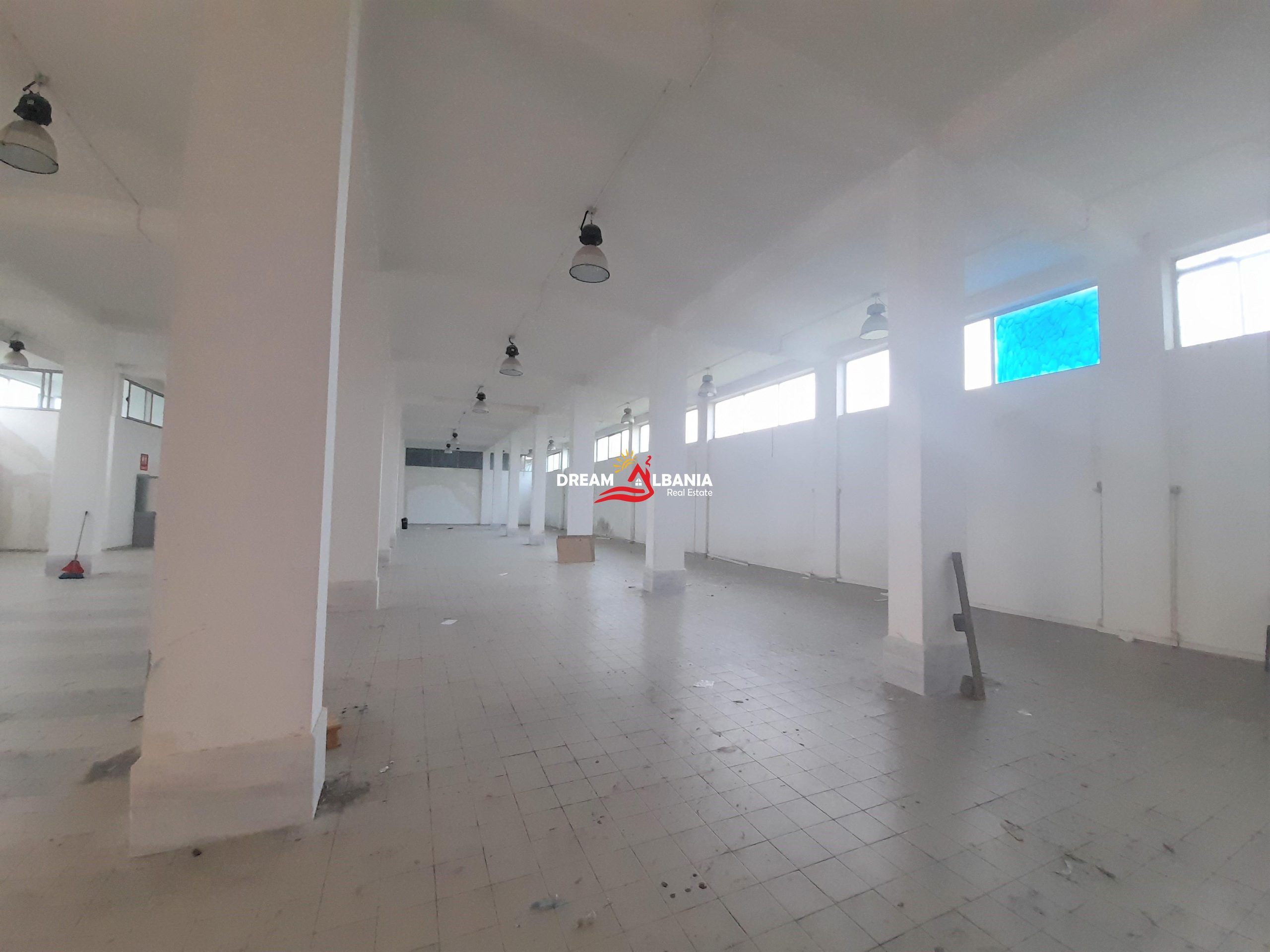 Ambient Biznesi me qera ne autostraden Tirane-Durres ne afersi te mbikalimit te Kasharit ne Tirane (ID 4281128) 4