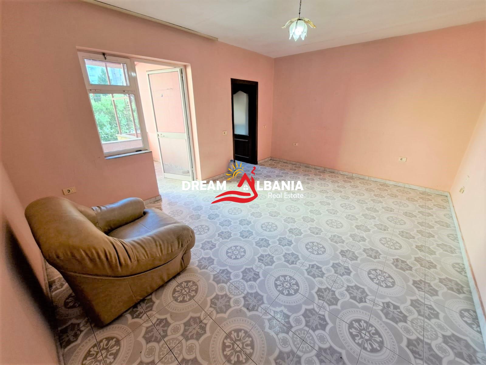 Apartament 3+1 ne shitje tek Tregu Elektrik ne afersi te Muzeut Te Shkencave Te Natyres ne Tirane (ID 4139150)