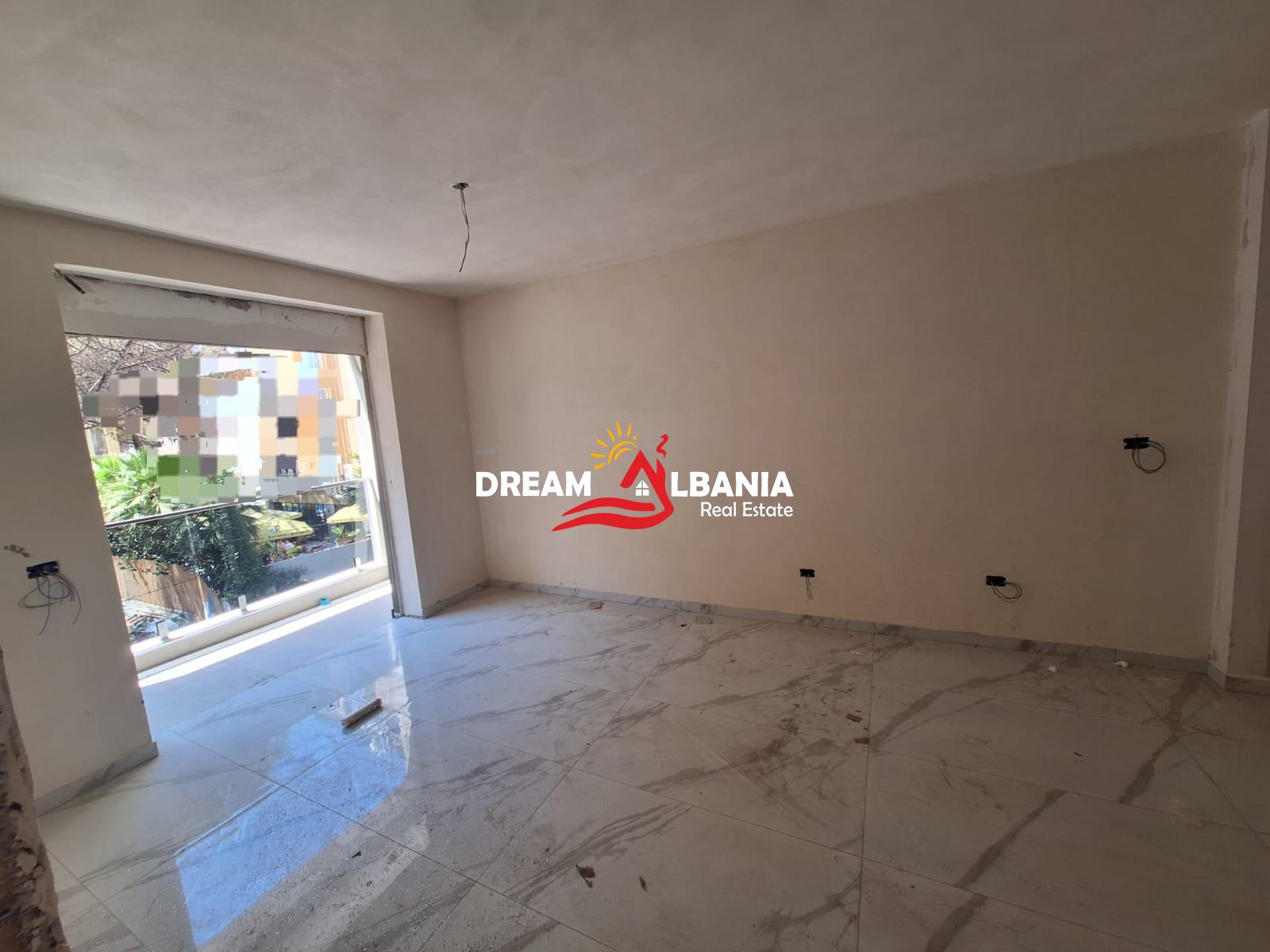 Shitet Apartament 1+1 Tek Mali Robit, Golem (41111590) 3