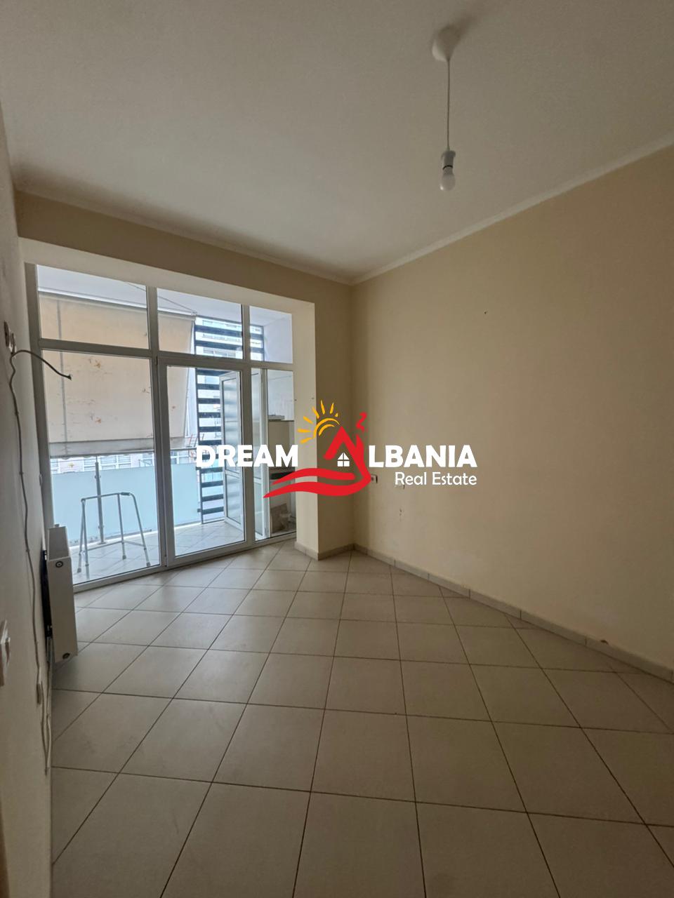 Shitet Apartament1+1 Komuna e Parisit, Kompleksi Kika 2 (ID 51110004) 4