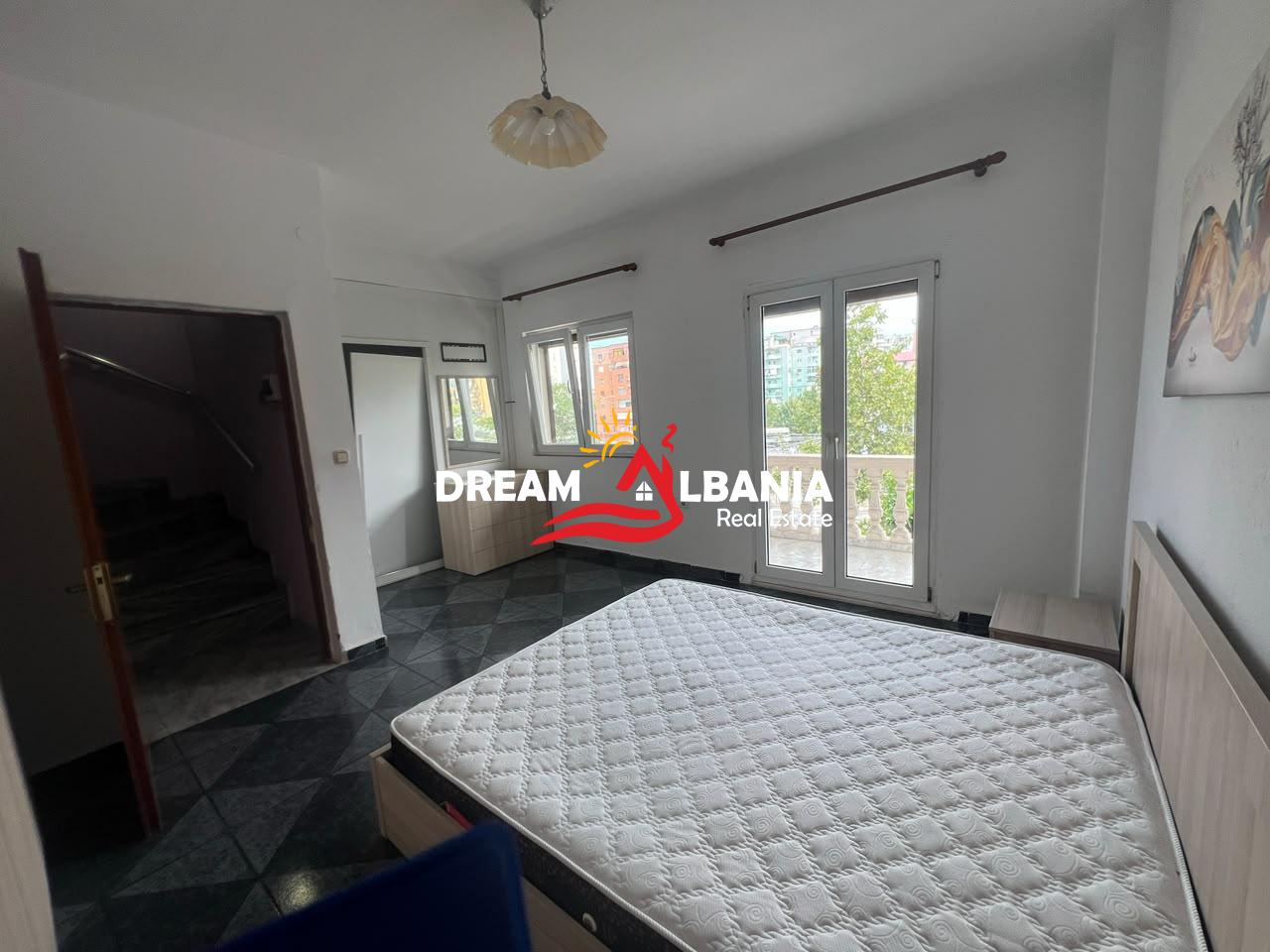 Apartament me qera 2+1 Duplex me verande tek Kristal Center afer Autostrades ID (4251466) 4