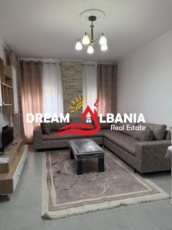 Jepen me qira 2 apartamente 2+1 me 2 tualete dhe ballkon në 5 Maji(ID 42215632)