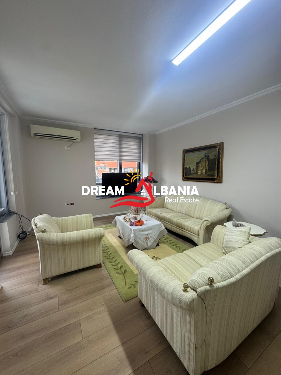 Apartament 2+1+2 me qera ne Qender prane Toptani Center, Tirane (ID 42215411). 4
