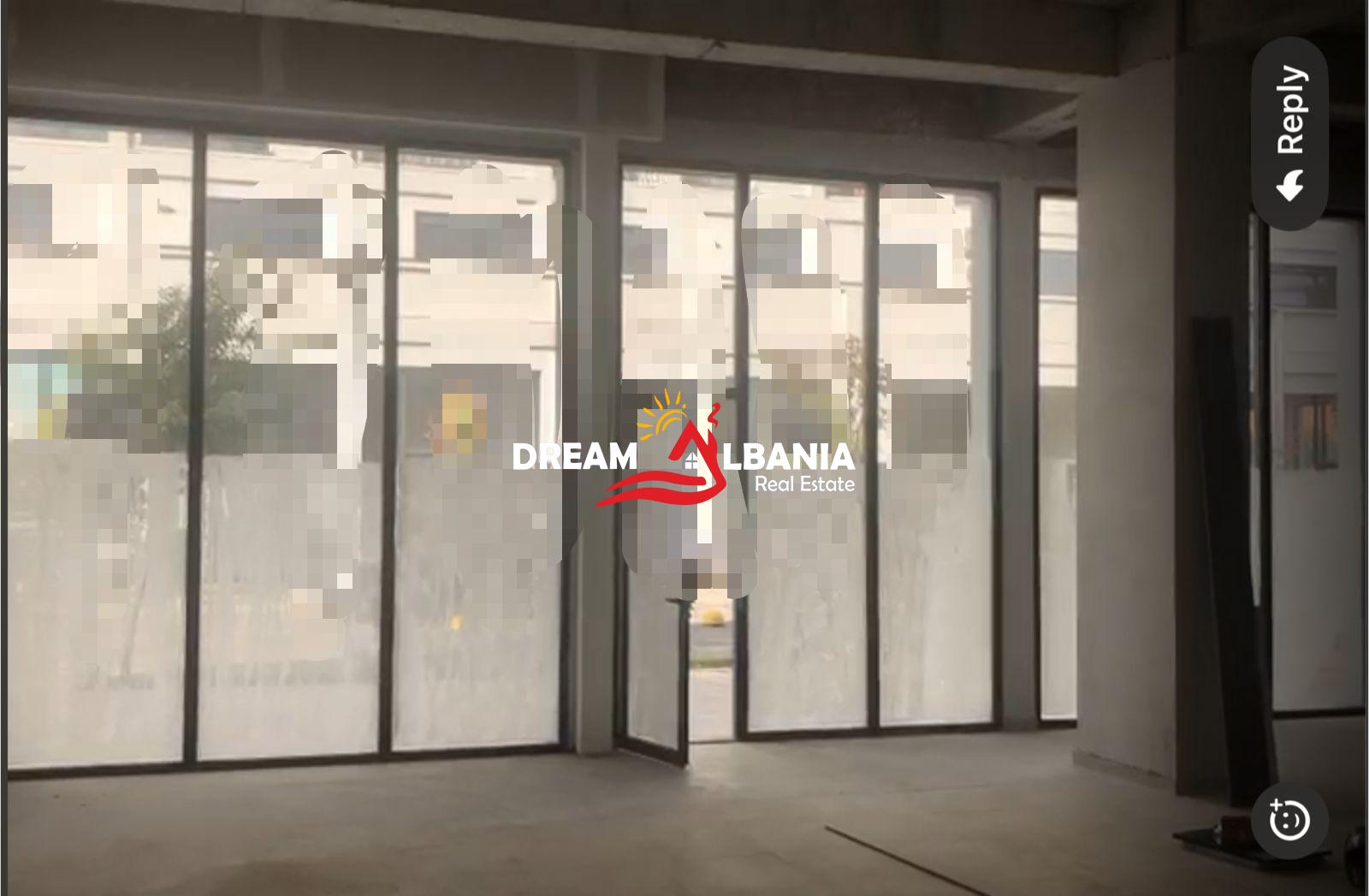 Dyqan prane kompleksit Asl ne rrugen Kongresi Manastirit, Tirane (ID 42711144)