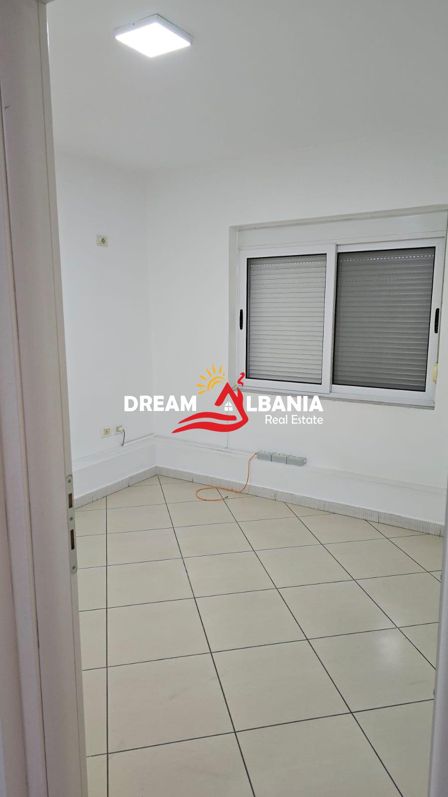 Zyre me Qera/Ambient Biznesi ne Rrugen Myslym Shyri, prane Someg ne Tirane (ID 42611253) 4