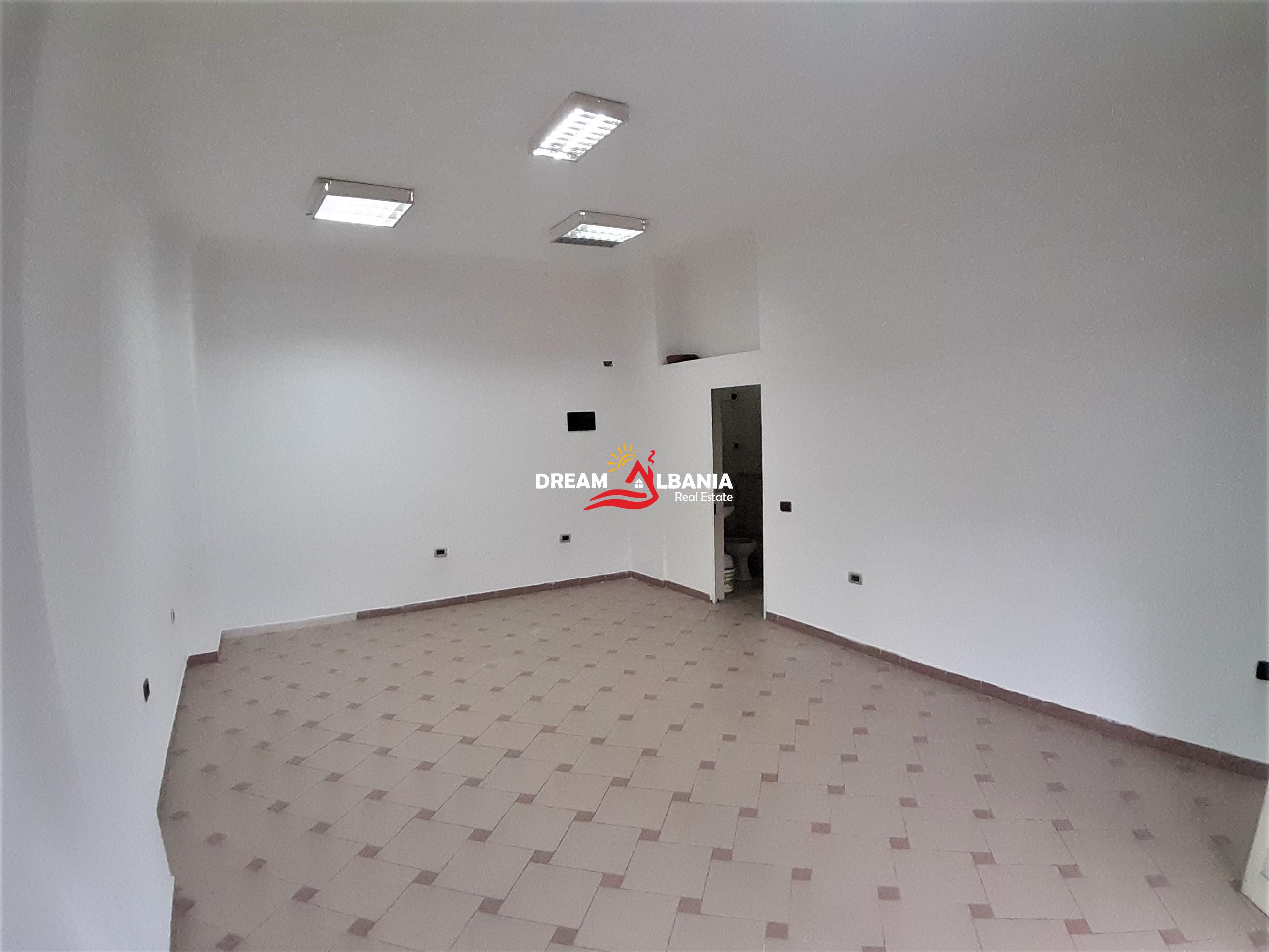 Dyqan per shitje ne Rrugen e Durresit prane Ish Ambasades Jugosllave ne Tirane (ID 4171194)