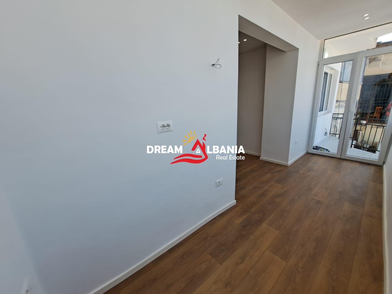 Apartament 1+1 ne Shitje prane Kryqezimit 21 Dhjetorit (ID 51110005) 3