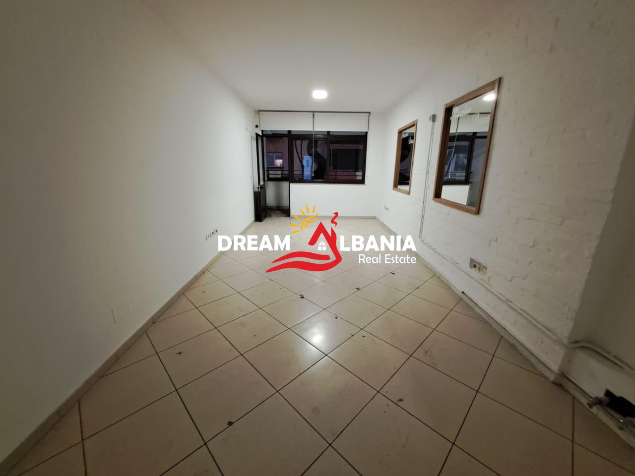 Ambient Biznesi/Zyre ne Shitje ne Zonen e Myslym Shyrit, prane Someg (ID 4161111) 3