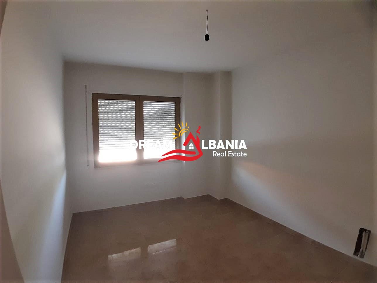 Zyra me qera ne Bllok prane Sky Tower ne Tirane (ID 4261775) 4