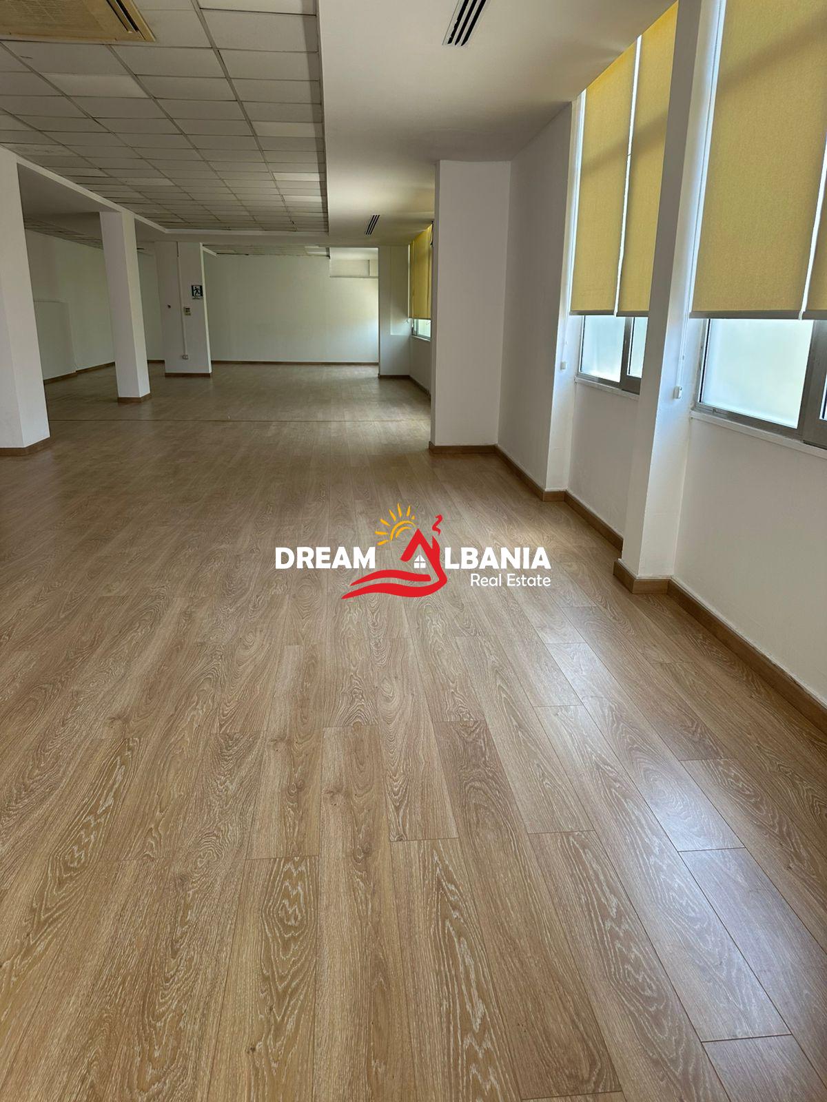 Jepet ambient biznesi me qera ne zonen e Bllokut prane Stadiumit Selman Stermasi (ID 42611545) 4