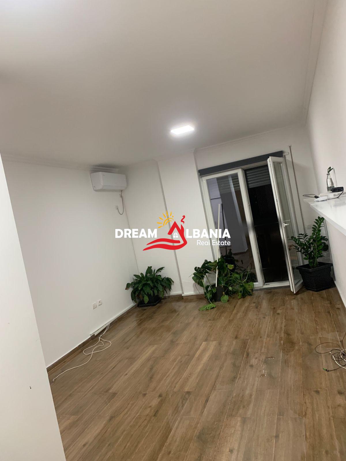 Zyre me Qera ne Myslym Shyr, prane tregut CAM ne Tirane (ID 42611299) 2
