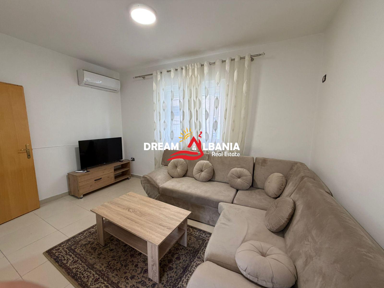Jepet me qera apartament 1+1 me verande tek rruga Fortuzi, Tirane (ID 42111570)