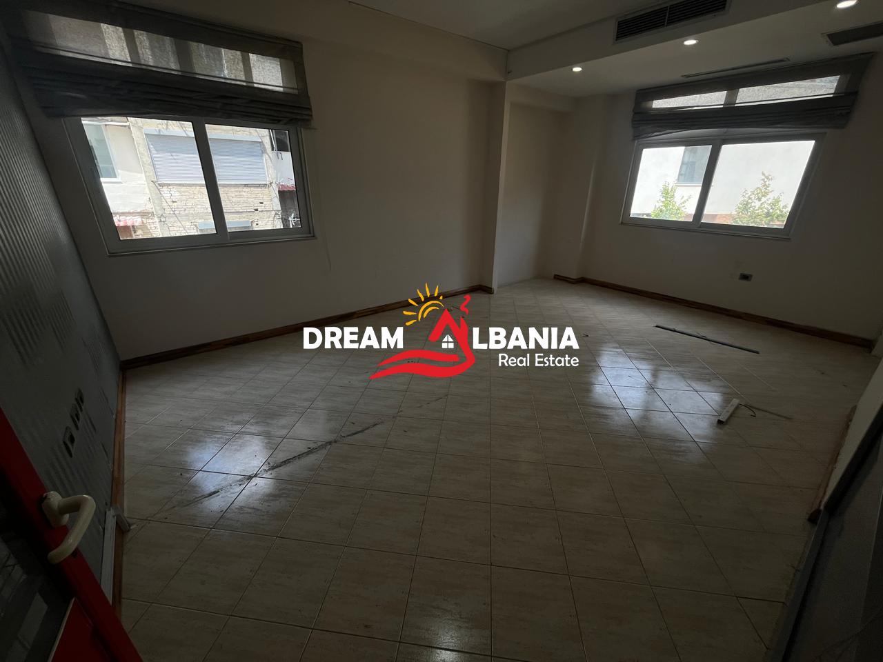 Shitet Apartament te Mine Peza prane Prokuroris 3+1 (ID4131506)