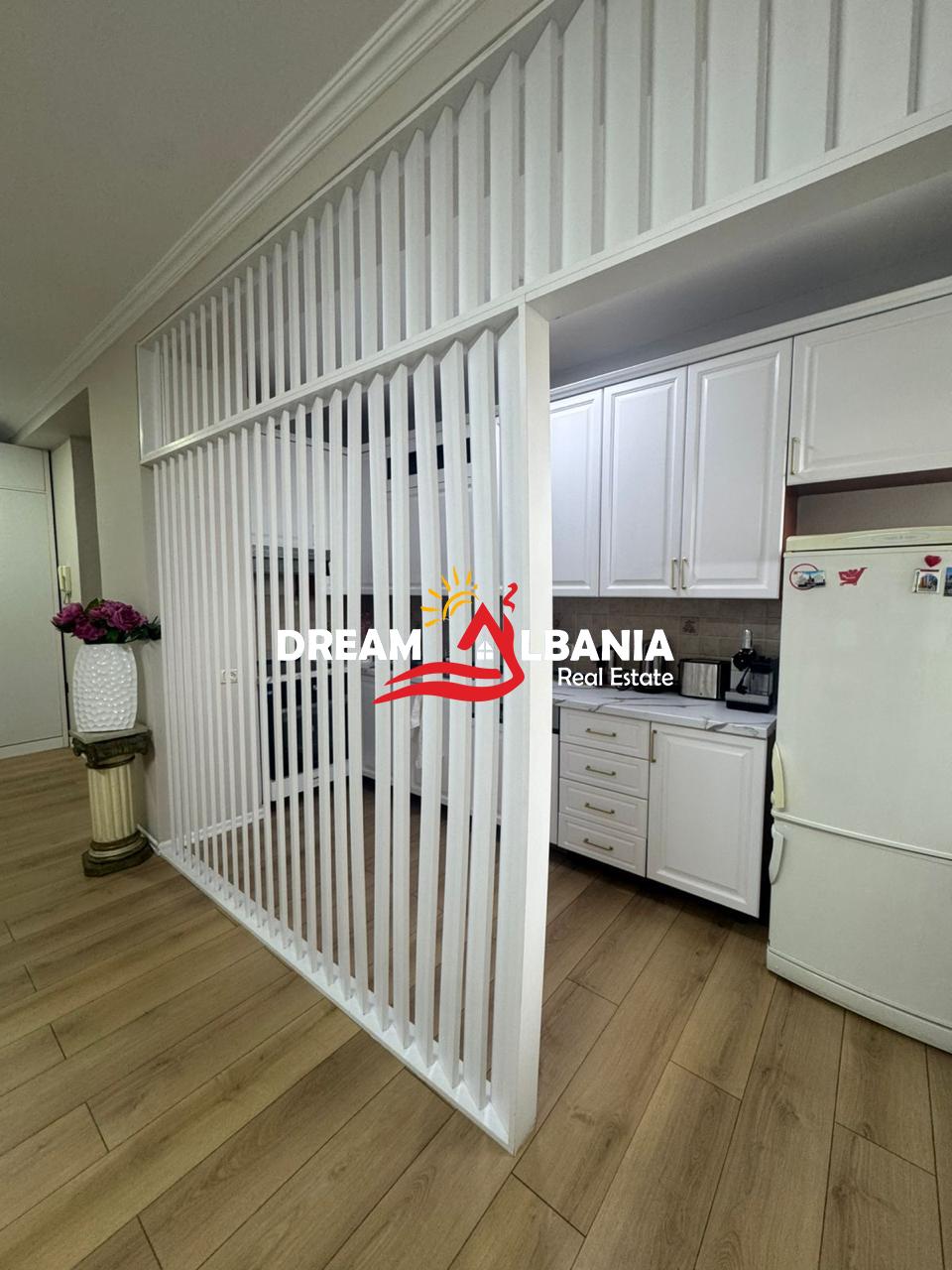 Apartament 2+1+2 me qera ne Qender prane Toptani Center, Tirane (ID 42215411).