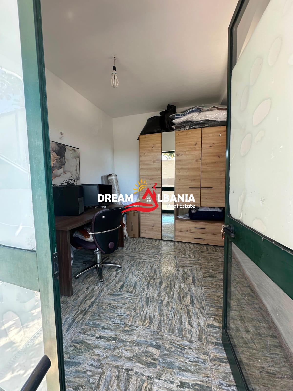Shtepi private 1+1+Dyqan ne shitje prane Terminalit te Veriut, Tirane (ID 4141047)