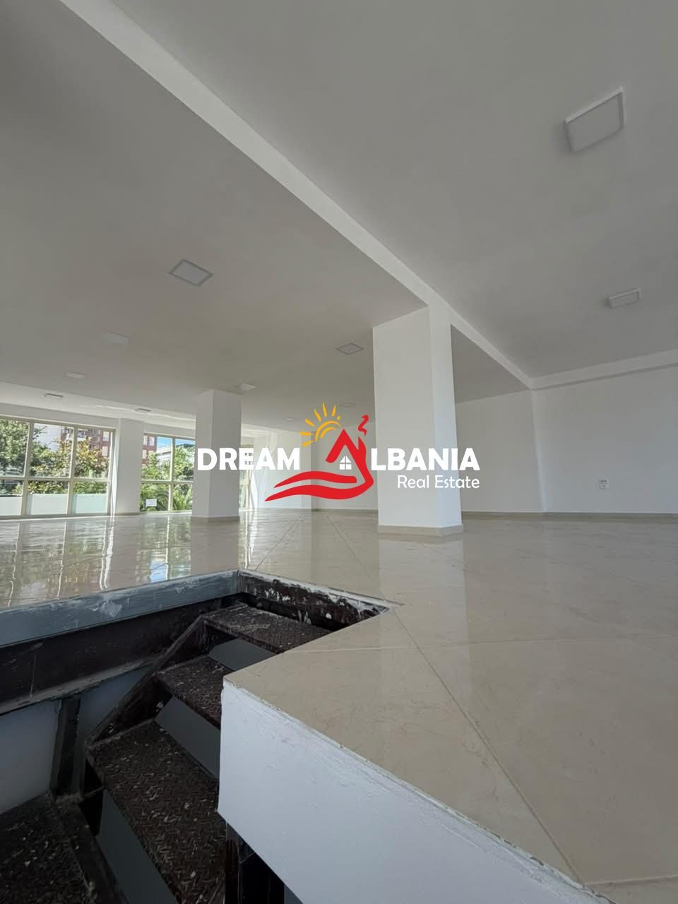 Jepet ambient biznesi me qira pranë Bulevardit Ri, TIRANE (42611557) 3