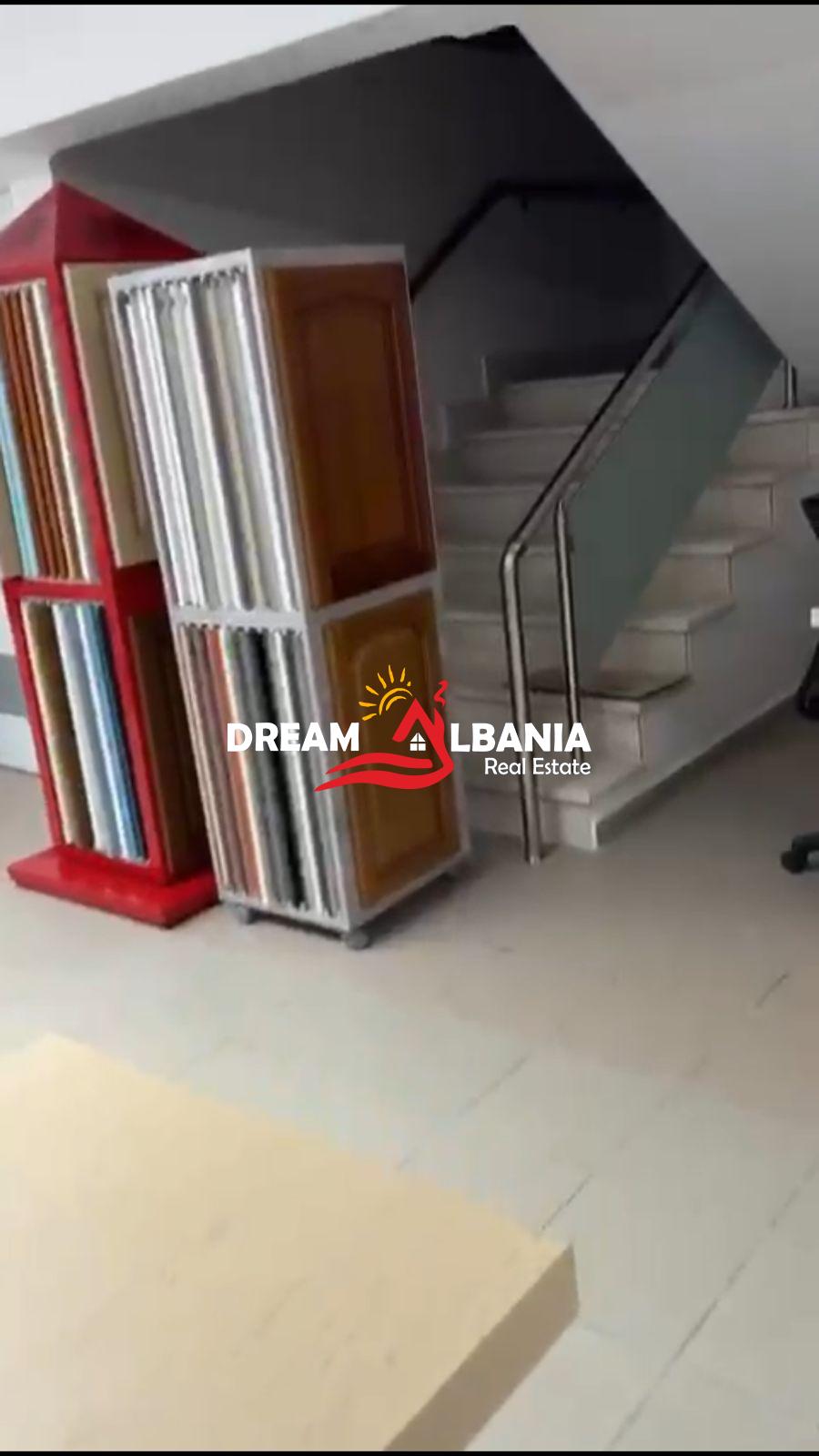 Ambient Komercial ne Shitje ne Bllok prane Librit Universitar ne Tirane (ID 4171525) 2