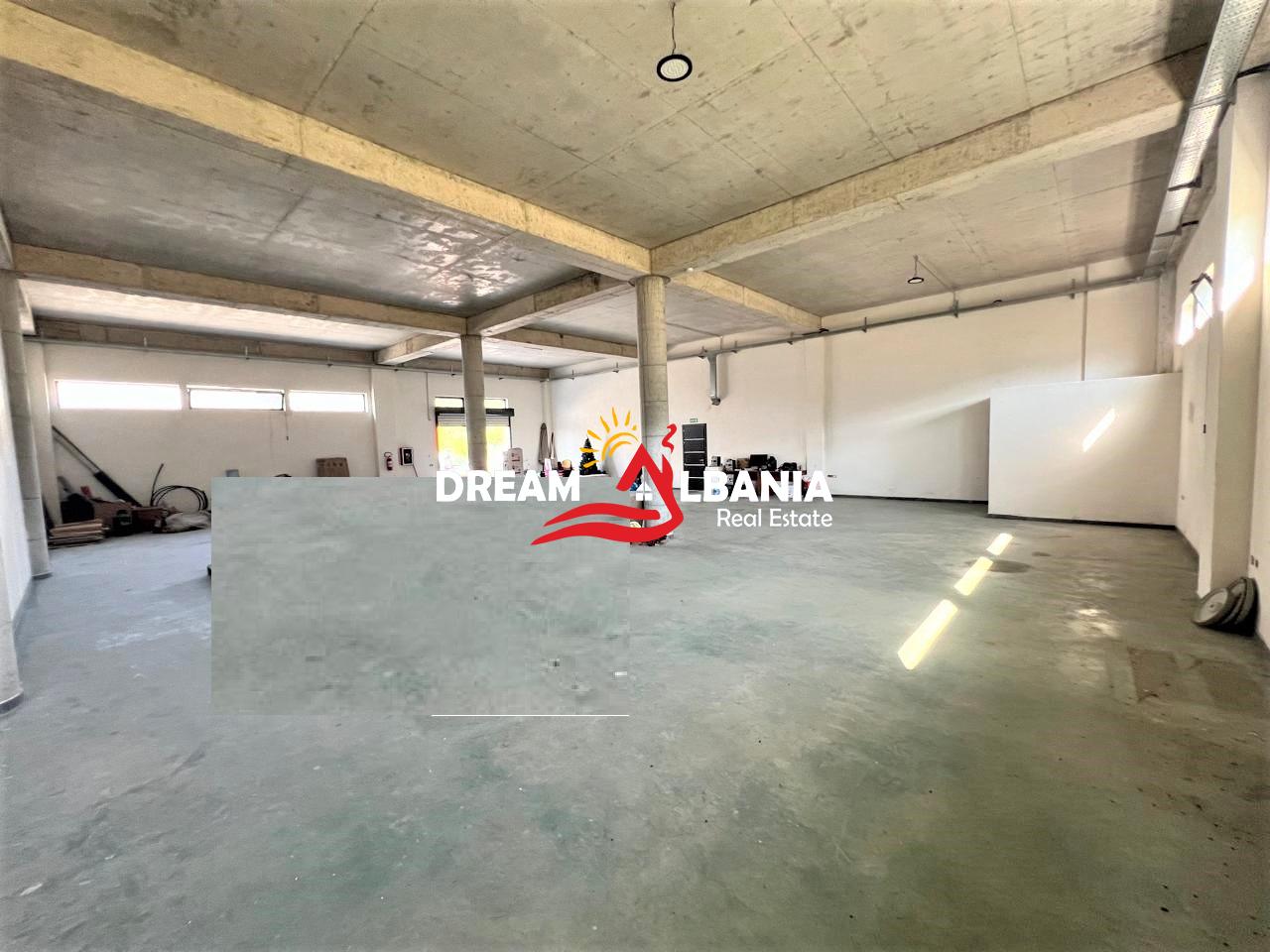 Magazine ne zonen e Kombinatit prane Primavera Casa ne Tirane (ID 4281239)