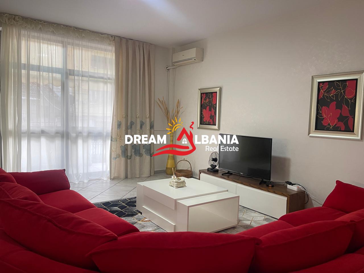Kat vile me qera ,ne rrugen ,Qemal Stafa prane ,shkolles se Kuqe ne Tirane (ID4251140)