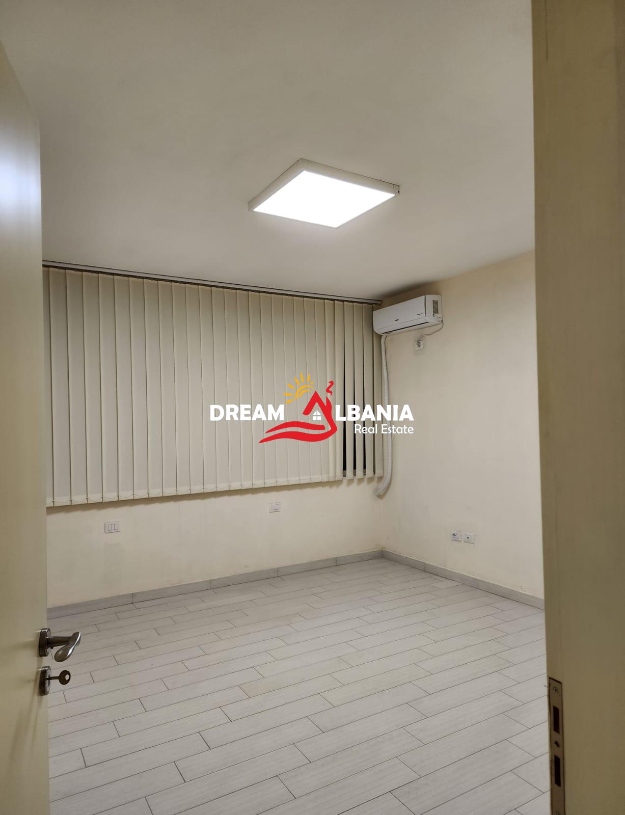 Zyre me Qera me 4 ambjente tek Pazari i Ri ne rrugen Tefta Tashko (ID 4261757) 3