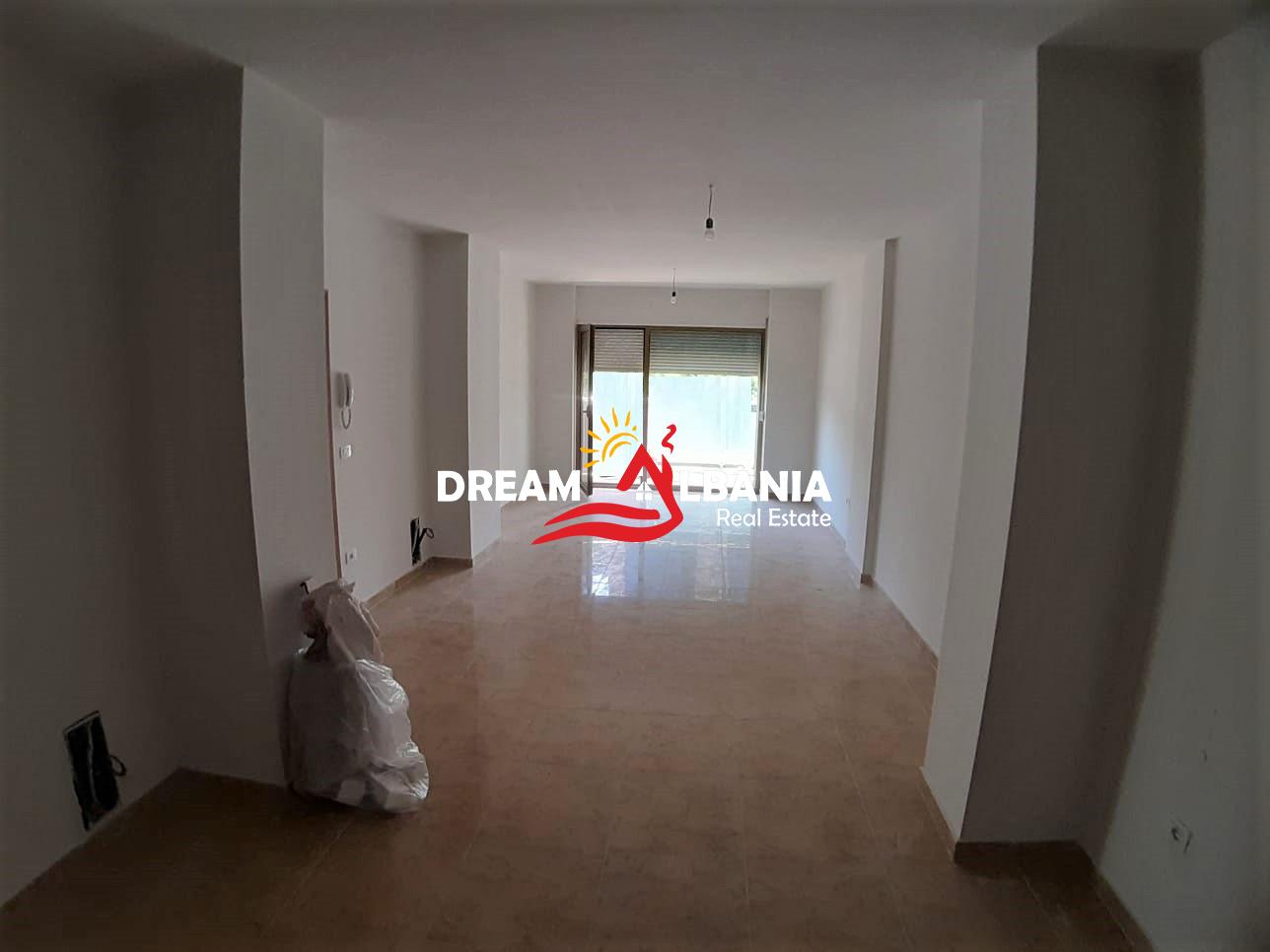 Zyra me qera ne Bllok prane Sky Tower ne Tirane (ID 4261775) 3