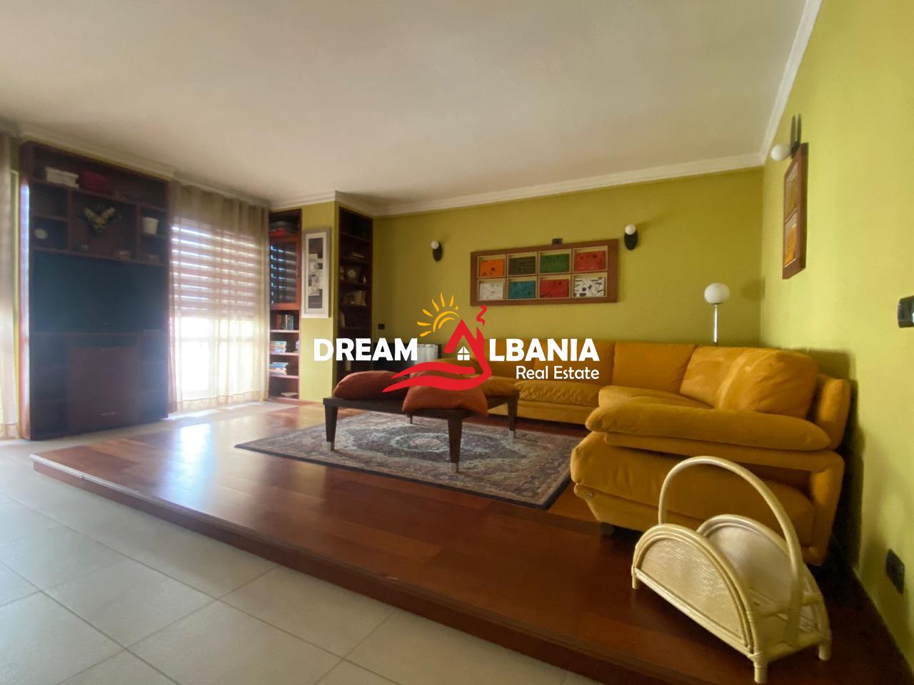 Apartament 2+1+2 WC + Kuzhine me Vete me Qera tek Pazari i Ri, Rruga Hoxha Tahsim ne Tirane (ID 42215252)