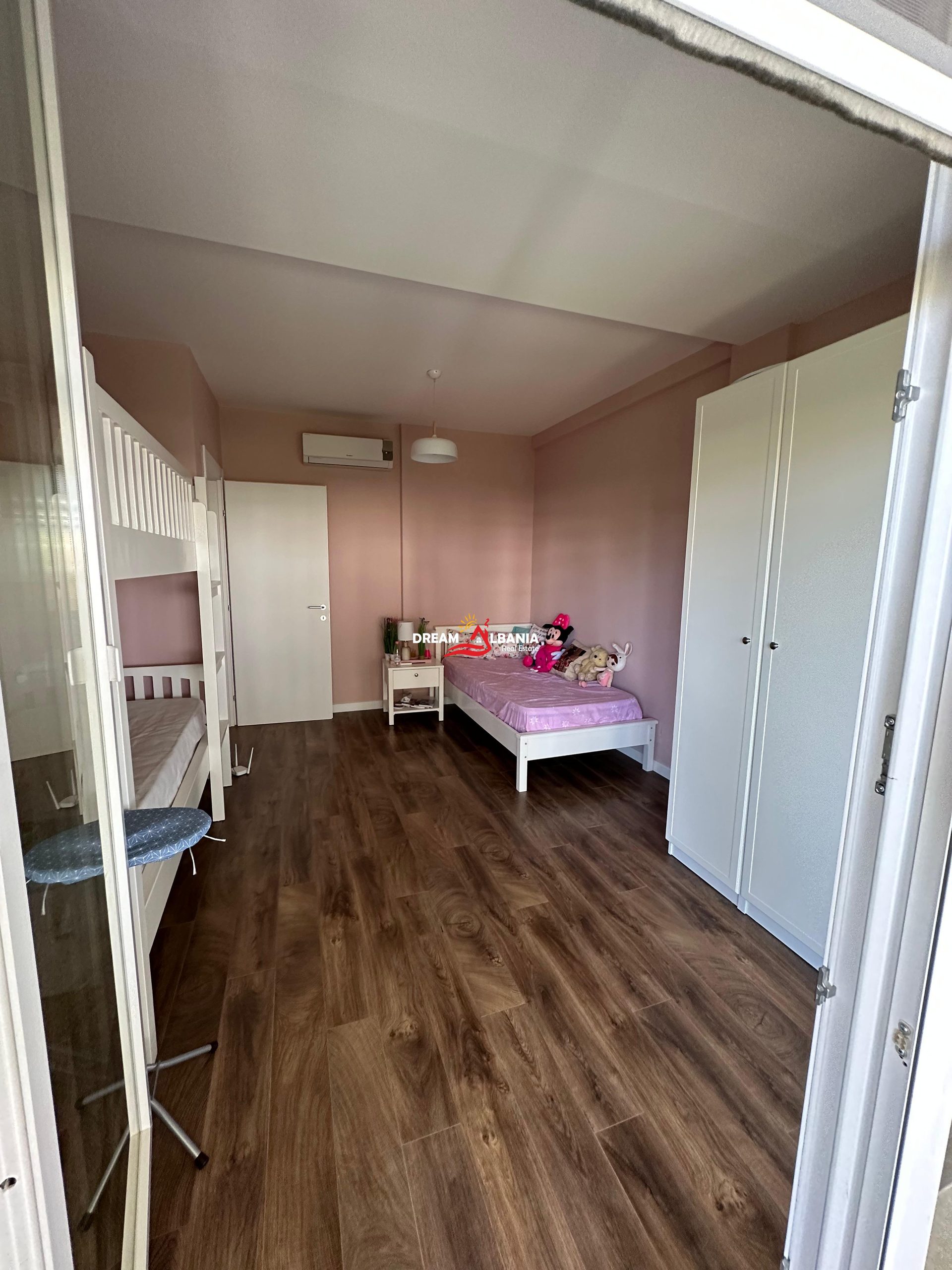 Vile 2 kateshe me verande dhe oborr ne shitje tek Kompleksi Lura 3 ne Gjirin e Lalzit ne Durres(ID 4151123) 4