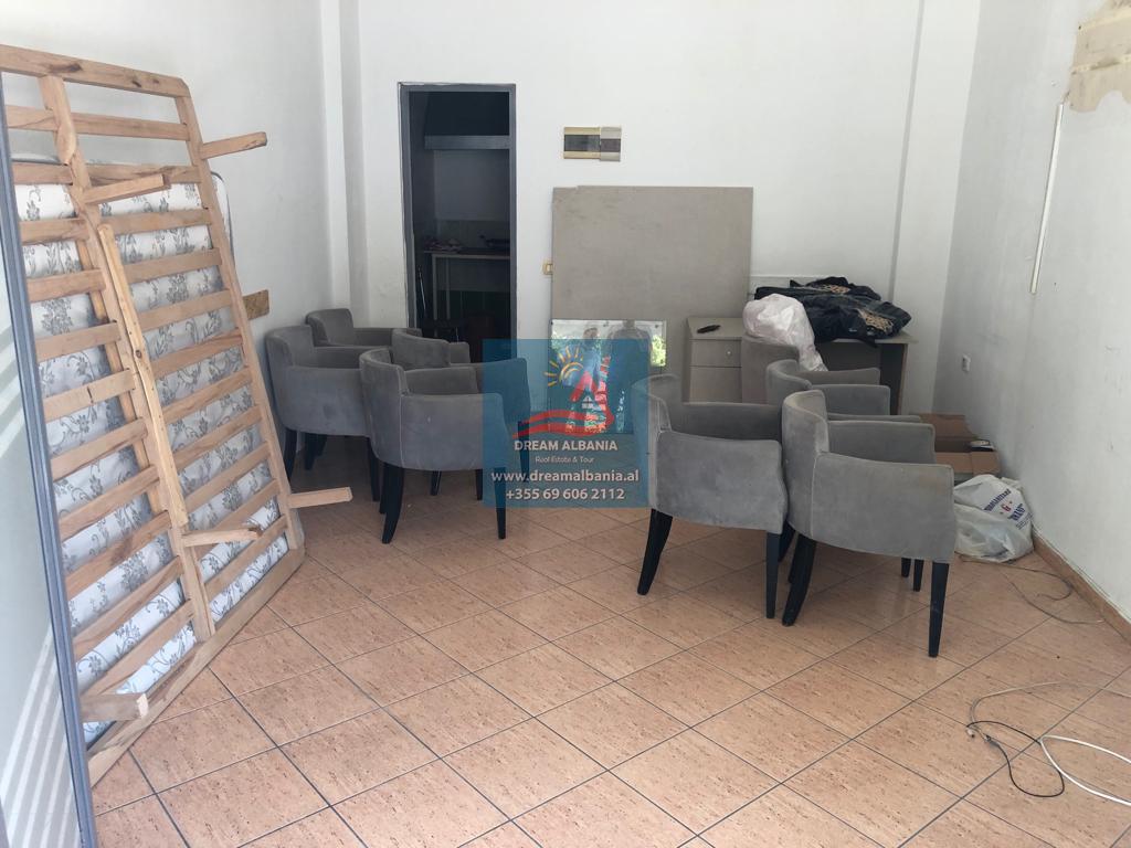 Dyqan per shitje ne zonen e Don Boskos afer Viva Market ne Tirane (ID 4171090) 2