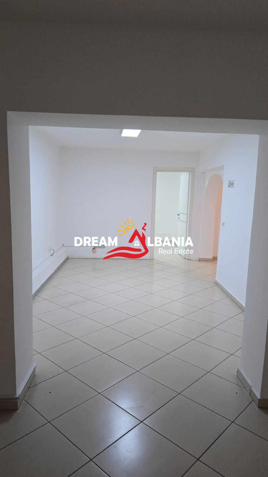 Zyre me Qera/Ambient Biznesi ne Rrugen Myslym Shyri, prane Someg ne Tirane (ID 42611253) 2