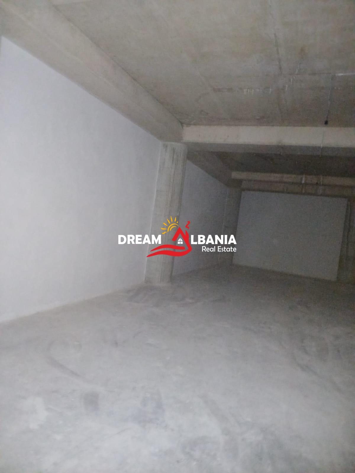 Magazine me qera ne Rrugen Karl Gega, ne Tirane (ID 4281296)