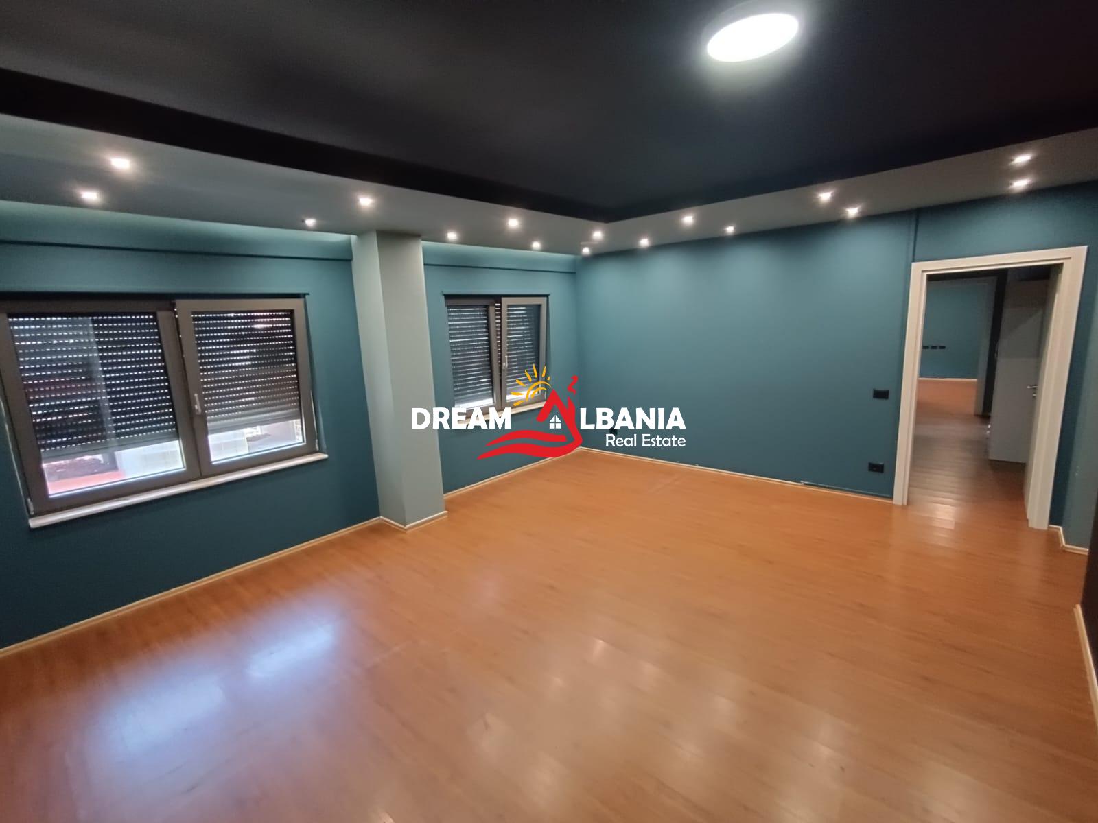 Apartament me Qera 3+1+2 Tualete (Ambient ZYRE) tek Zogu i zi ne Tirane (ID 4231498)