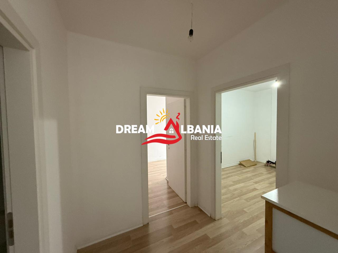 Jepet ambjent me qera te Rruga e Dibres Pran Shkolles se Bashkuar 2+1 (ID 42215587) 3
