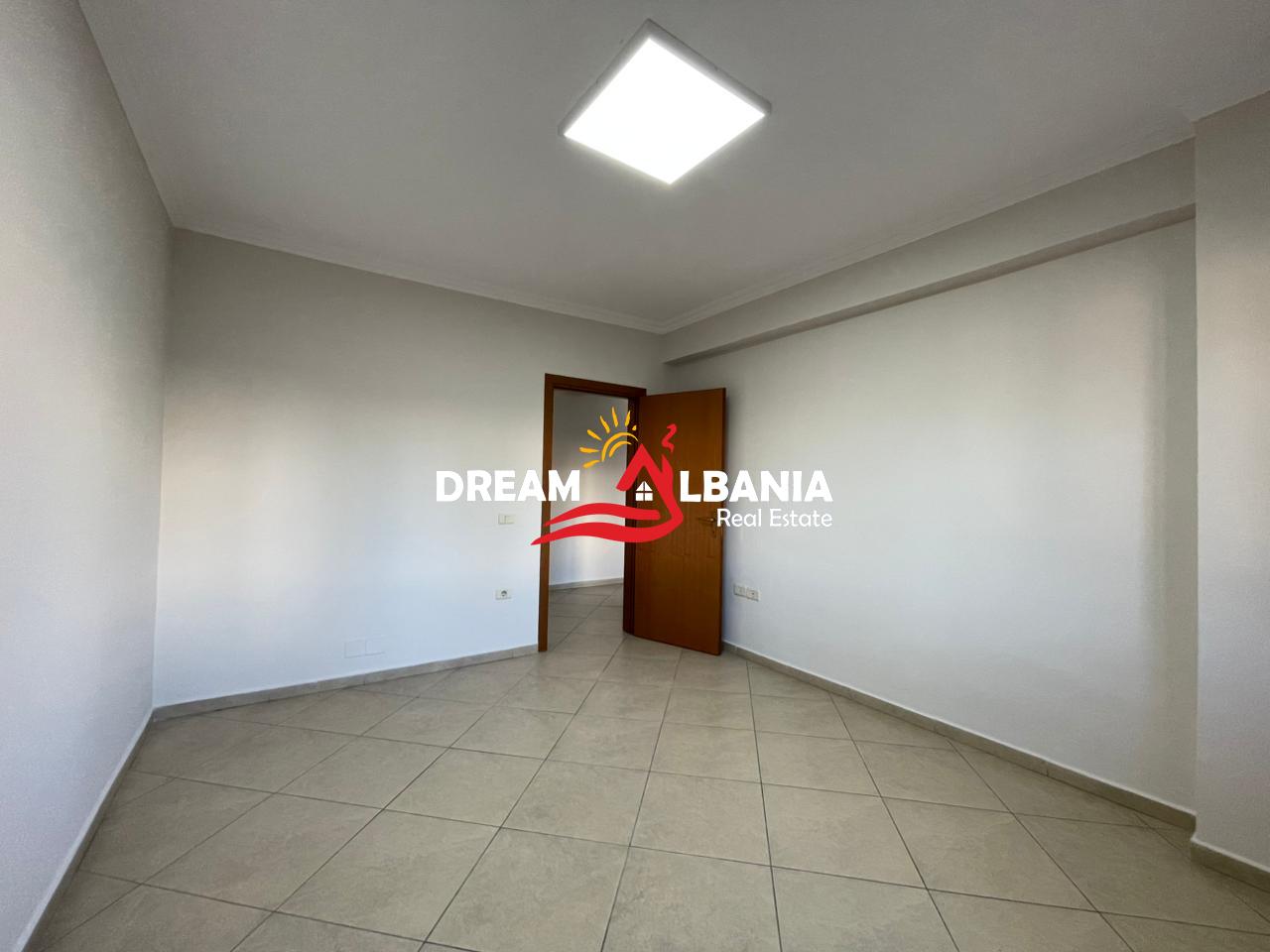 Jepet me qera ambient per zyra tek rruga e Kavajes, prane Garden Building (ID 42214500) 4