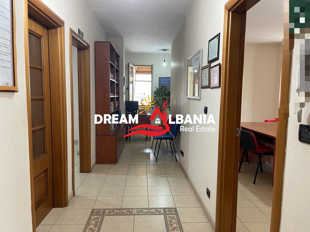 Zyre me qera ne Don Bosko prane Vizion +, Tirane (ID 42611400 )