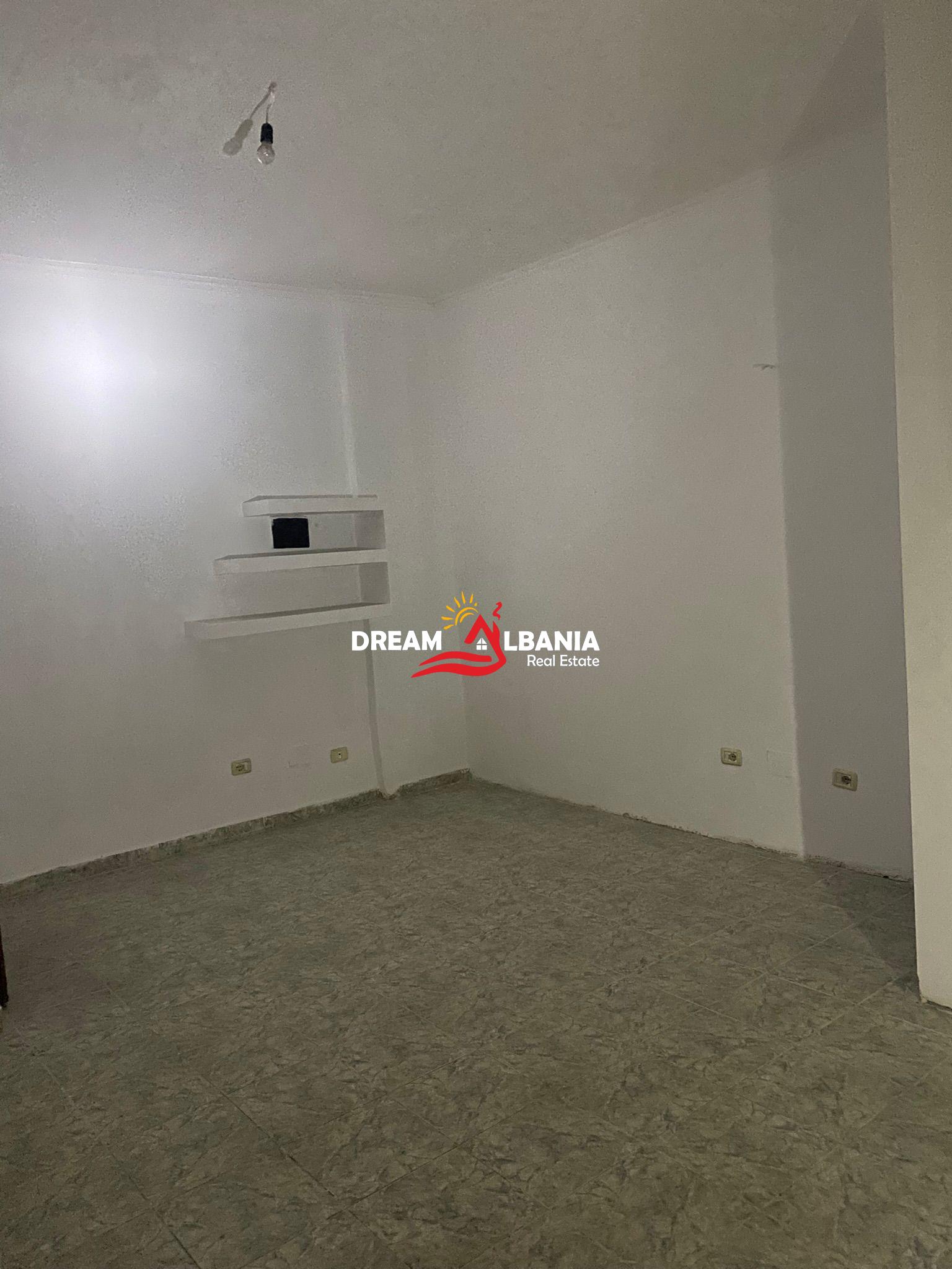 Dyqan/Zyre/Garsonjere per shitje ne zonen e Laprakes tek Rruga Dritan Hoxha ne Tirane (ID 4171621) 2