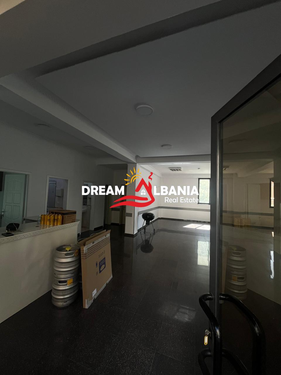 Jepet dy ambiente biznesi me qera te oxhaku prane kompleksit ASL (ID 42711176 ) 4