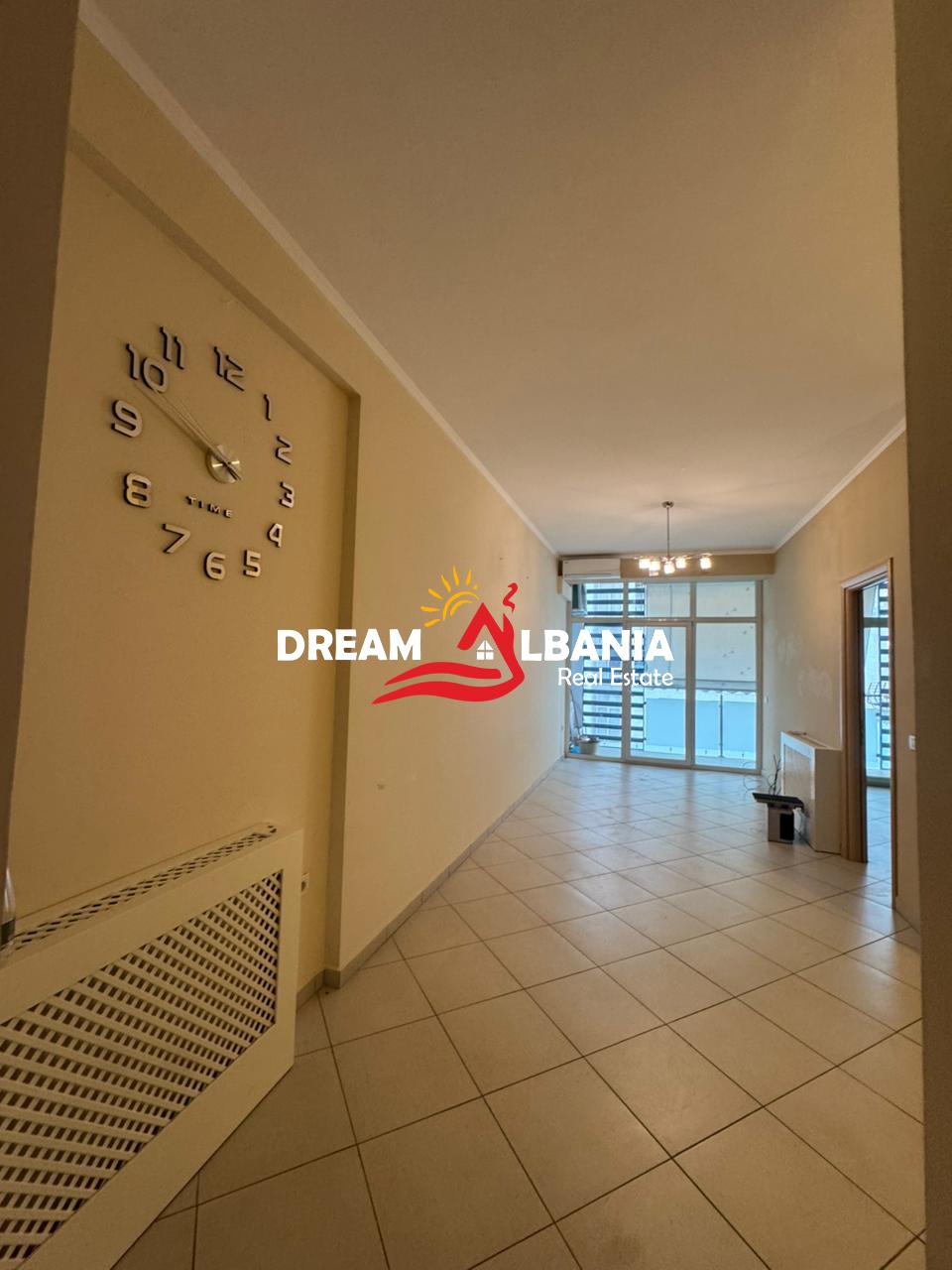 Shitet Apartament1+1 Komuna e Parisit, Kompleksi Kika 2 (ID 51110004)