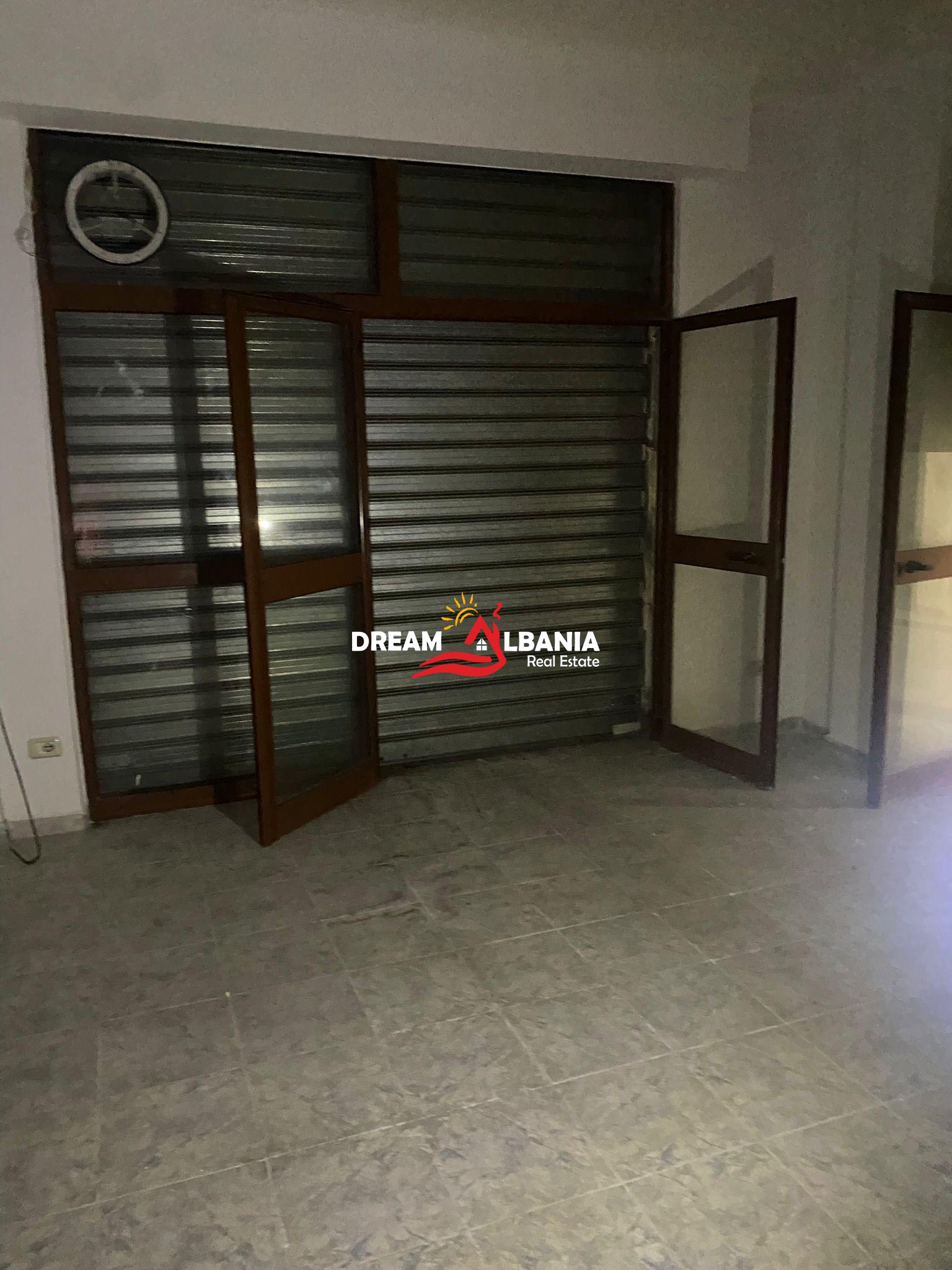 Dyqan/Zyre/Garsonjere per shitje ne zonen e Laprakes tek Rruga Dritan Hoxha ne Tirane (ID 4171621) 3